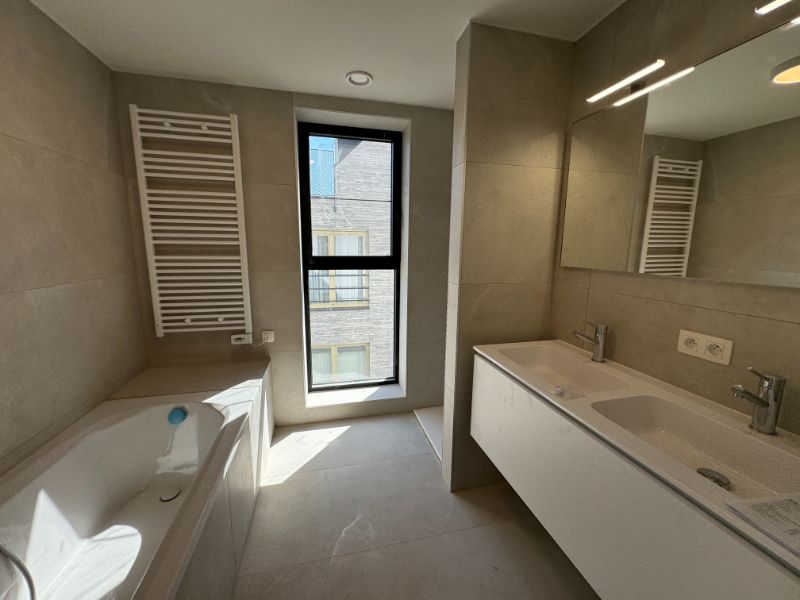 GLOEDNIEUW app 2e VD met 2 slaapkamers en terras! foto 15