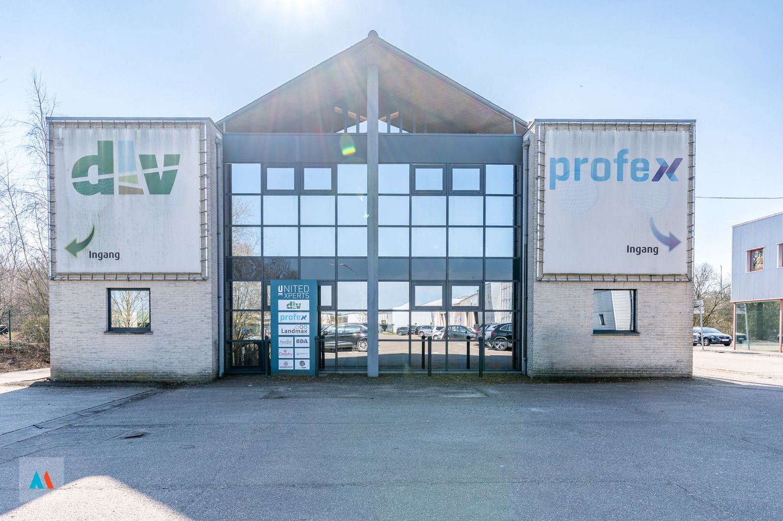 Modern kantoorgebouw op toplocatie in Turnhout foto {{pictureIndex}}