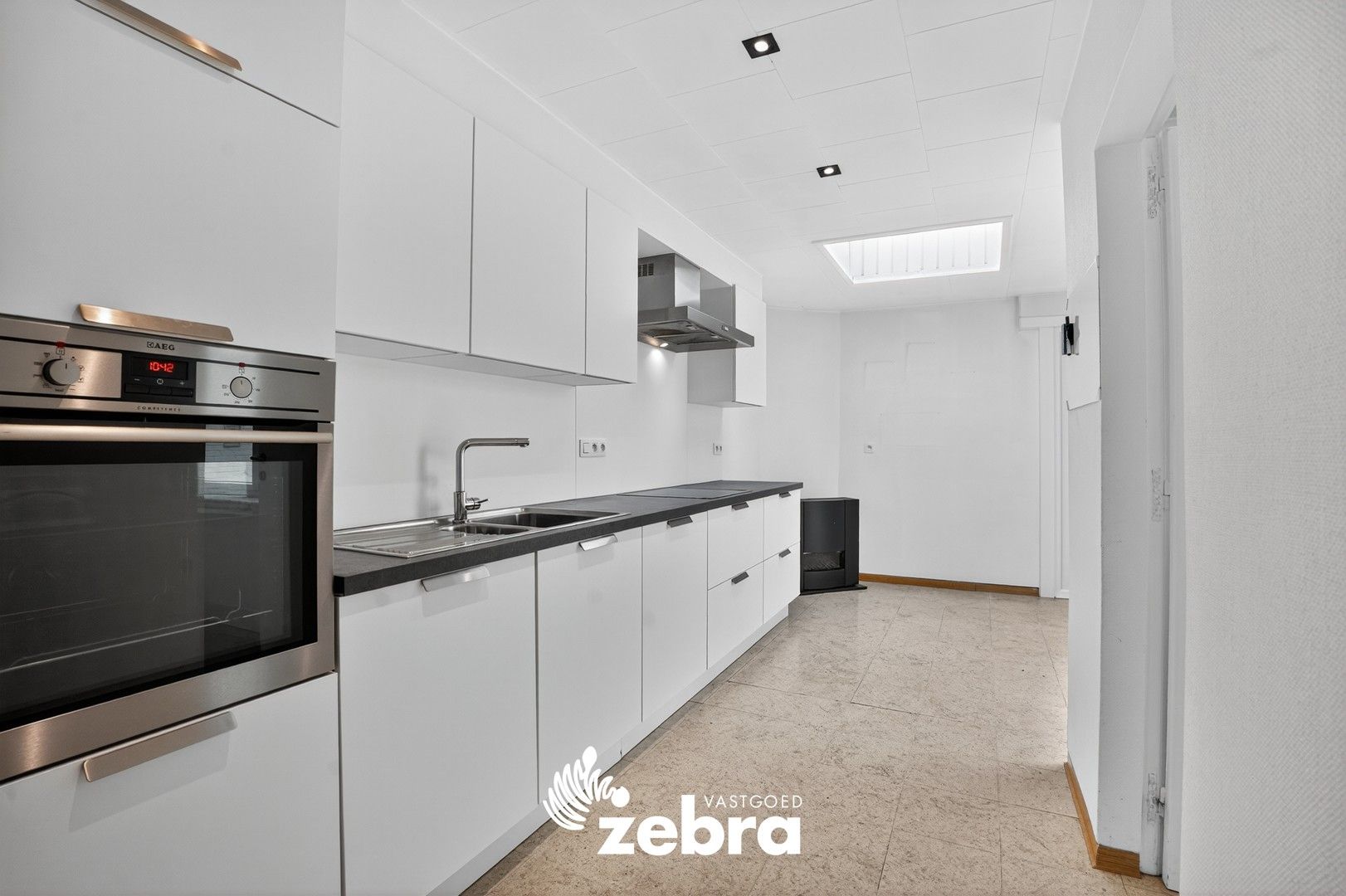 Gerenoveerde woning met 3 slaapkamers en uitweg te Roeselare! foto 8