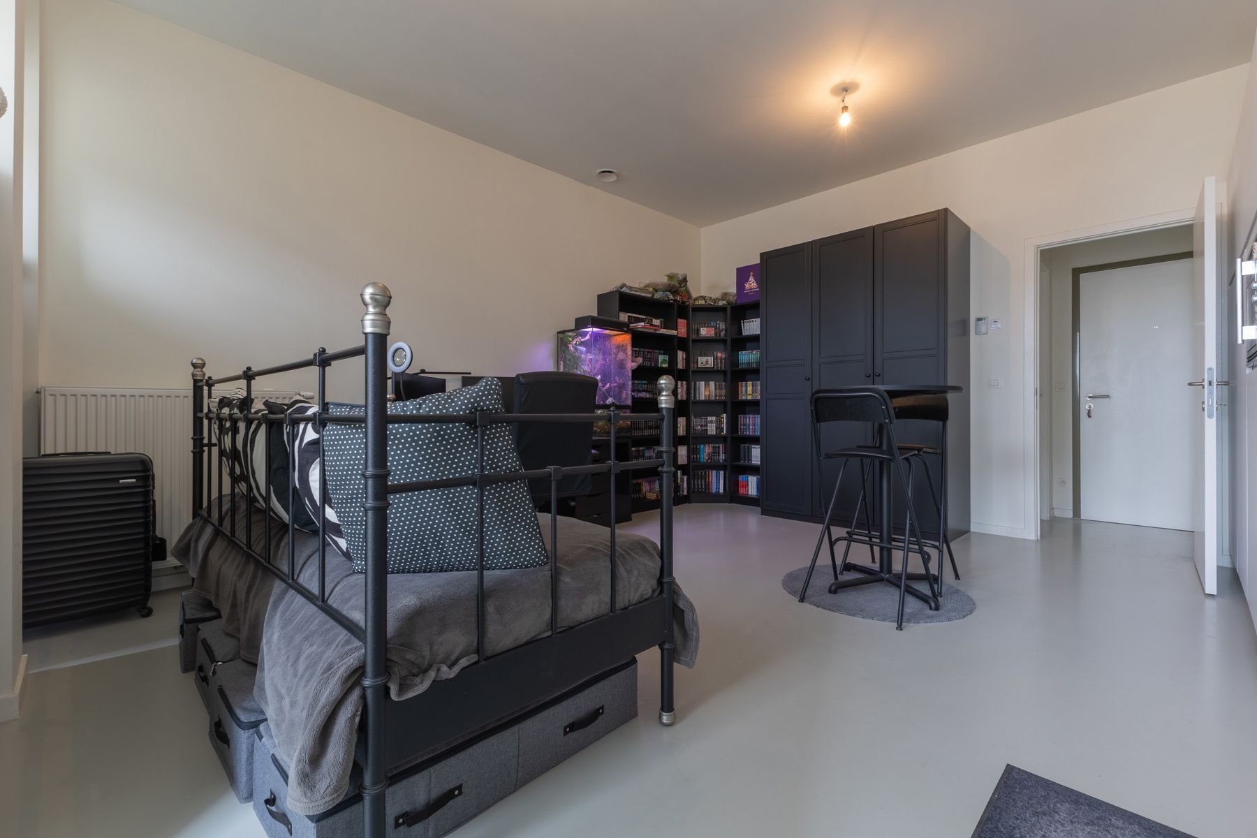 Recente studio met leuk terras en kelder foto 8