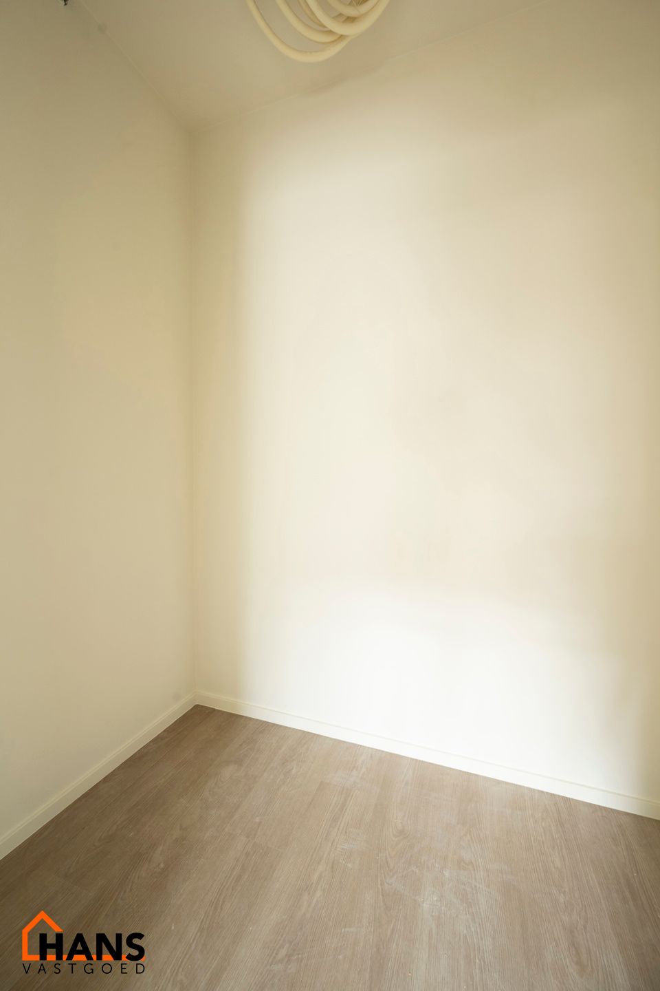 Volledig gerenoveerd gelijkvloers appartement. foto 9