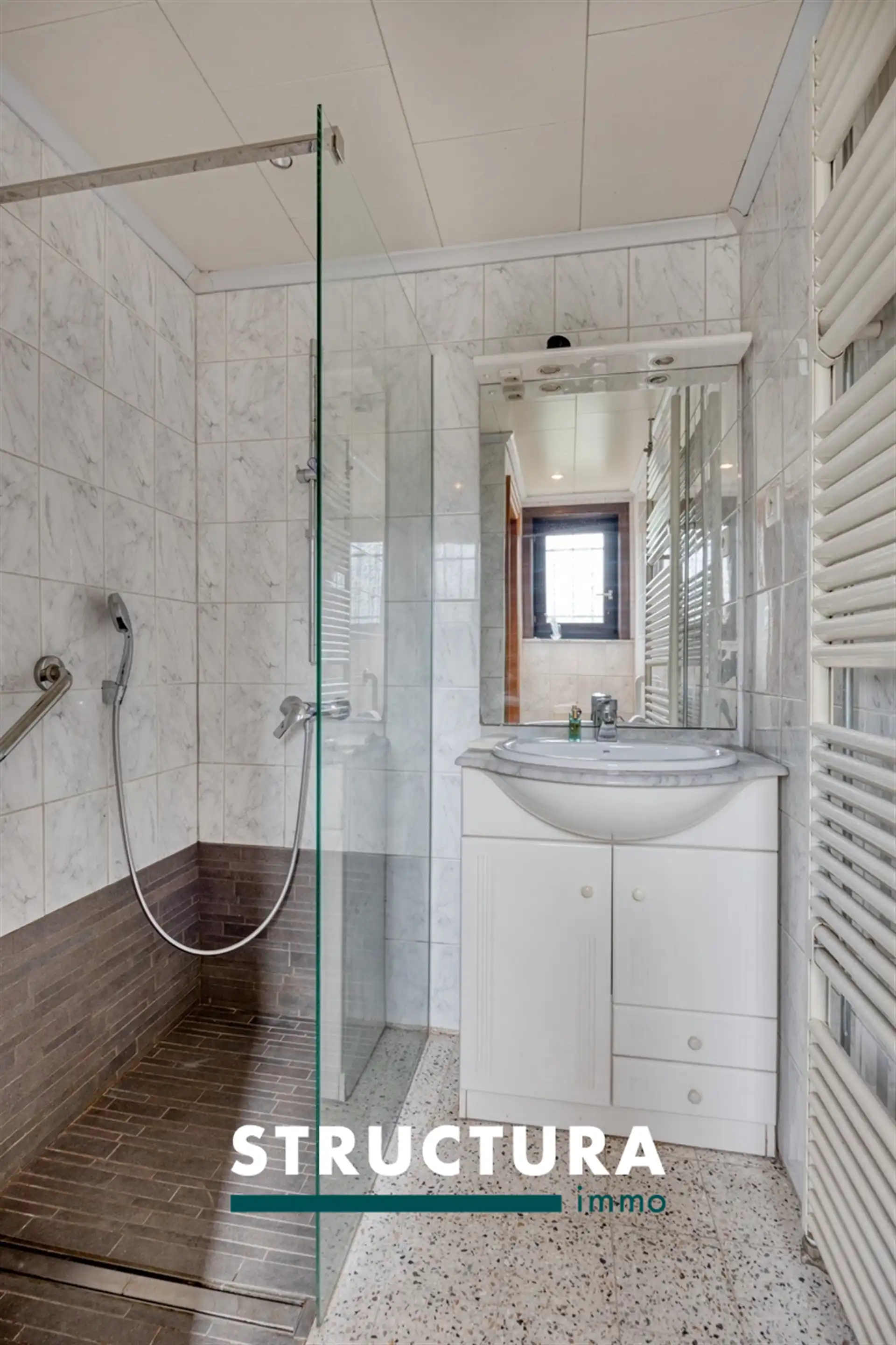 Gezinswoning met potentieel en 4 slaapkamers nabij het centrum foto 11