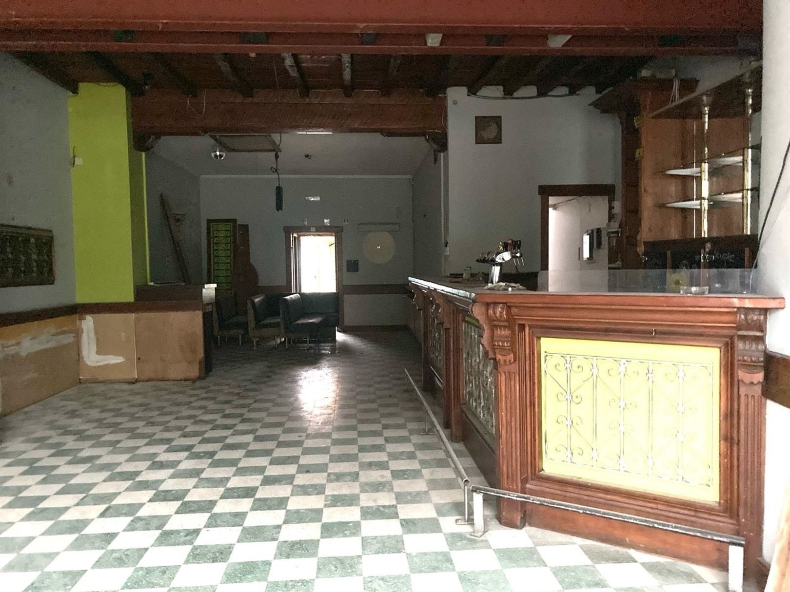 Polyvalent handelshuis met bovenwoonst aparte ingang en in 2 straten uitkomend. foto 13