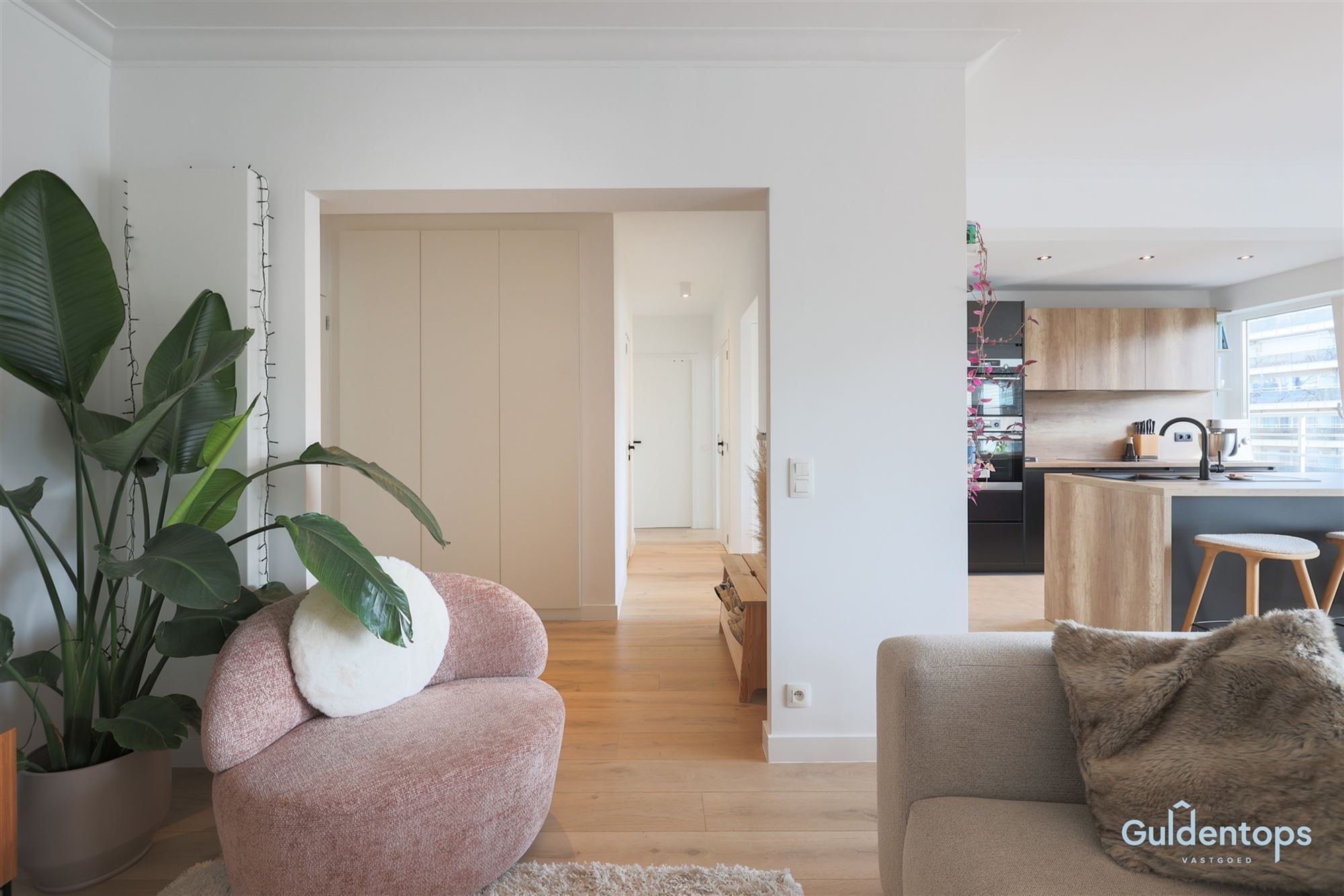 mooi 2 slkpkamerappt op topligging met fantastisch uitzicht foto 2