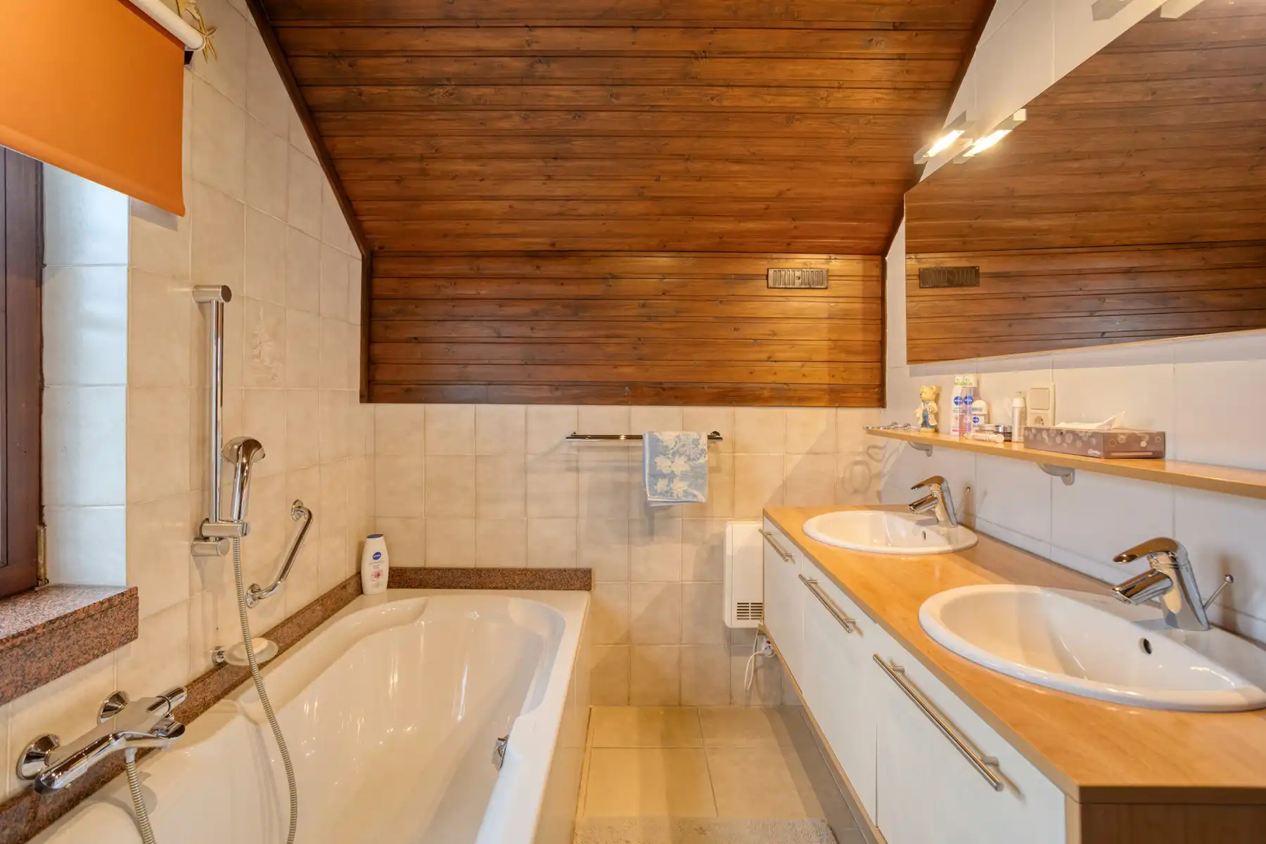 Halfopen met grote slaapkamers en zuidgerichte tuin foto 18