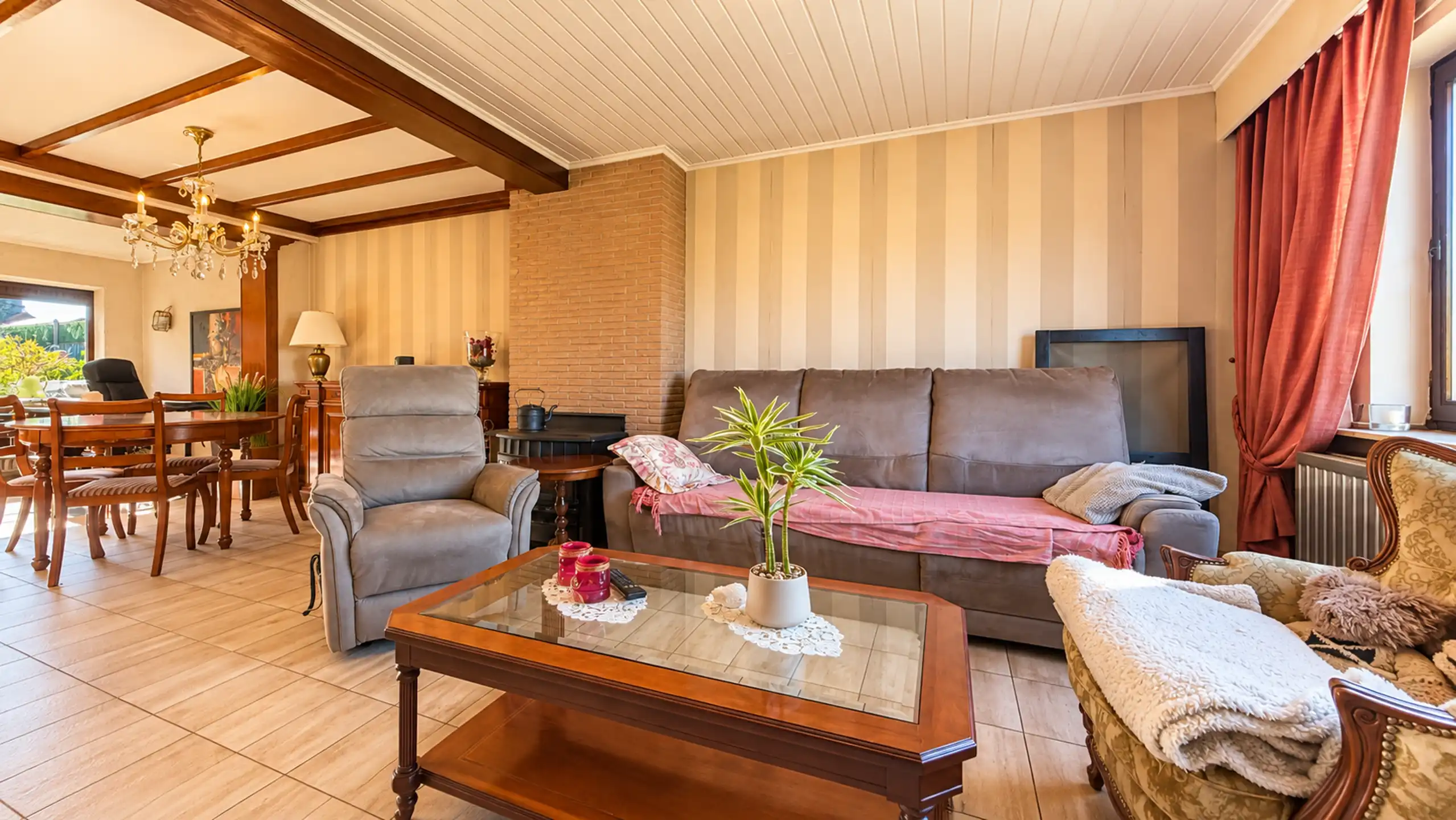 Goed onderhouden woning met 3slpk + garage in Heusden! foto 2