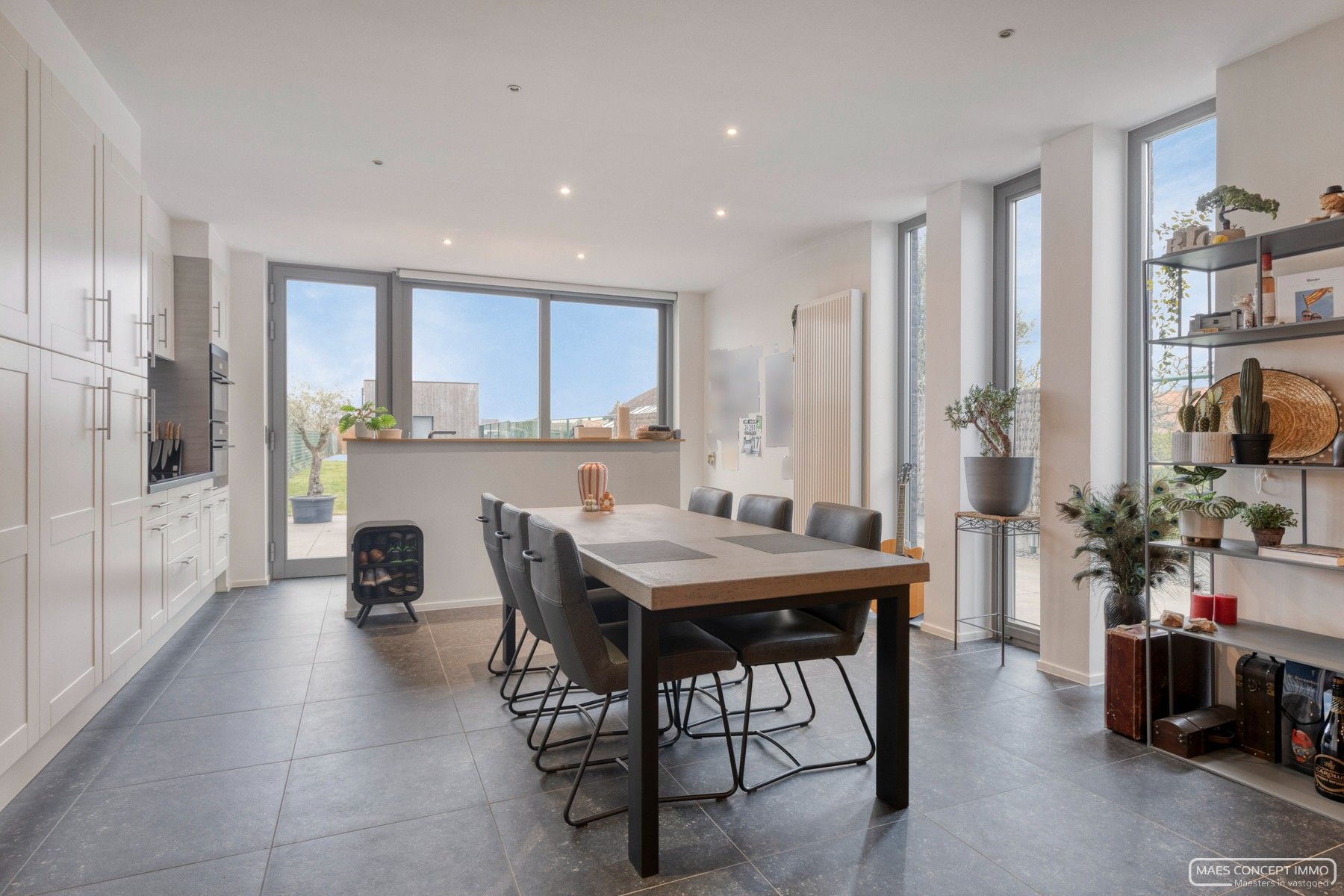 Instapklare halfopen woning in Waregem met bijgebouw en weids zicht foto 5