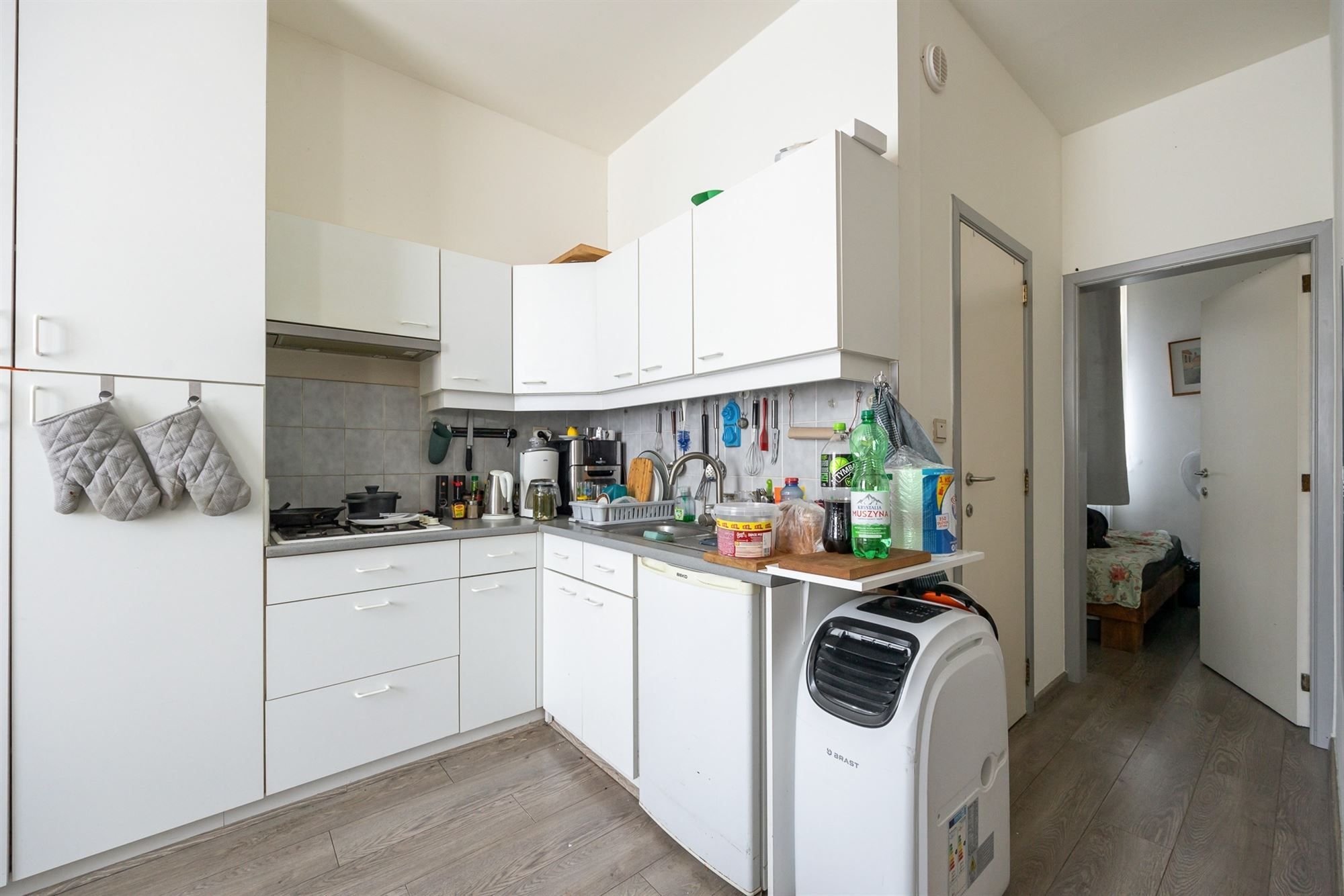 Karaktervolle burgerwoning met potentieel in geliefde buurt foto 17
