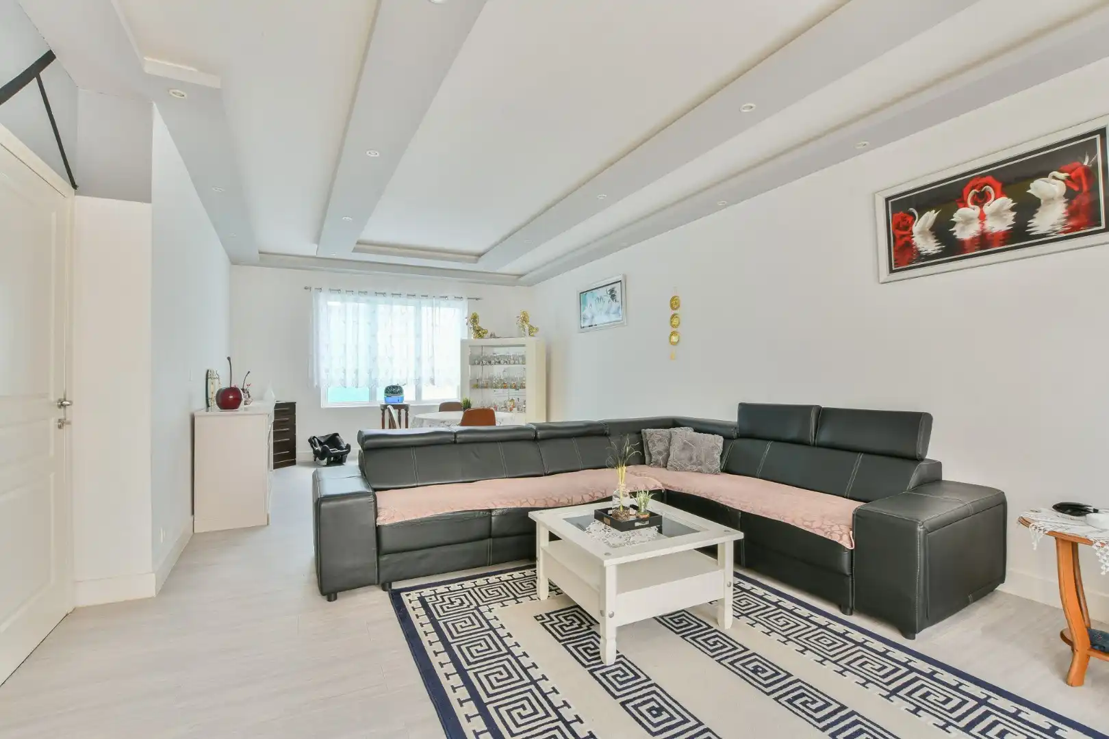 Ruime woning met 5 slaapkamers foto 3