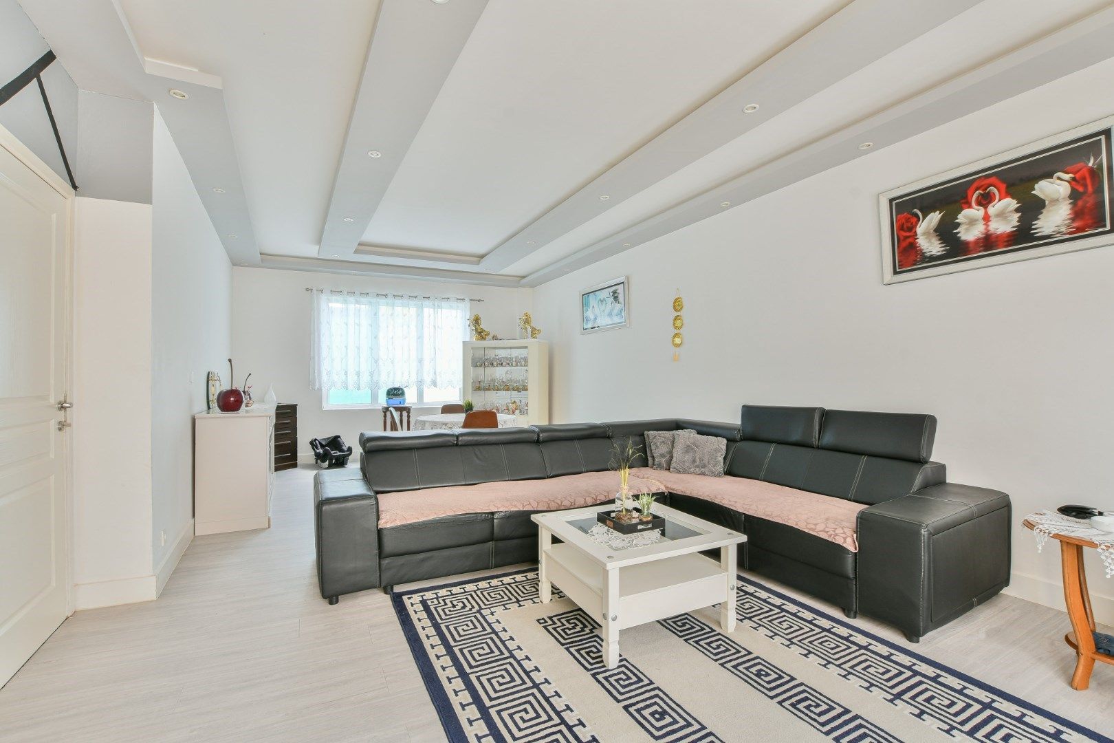 Ruime woning met 5 slaapkamers foto 3