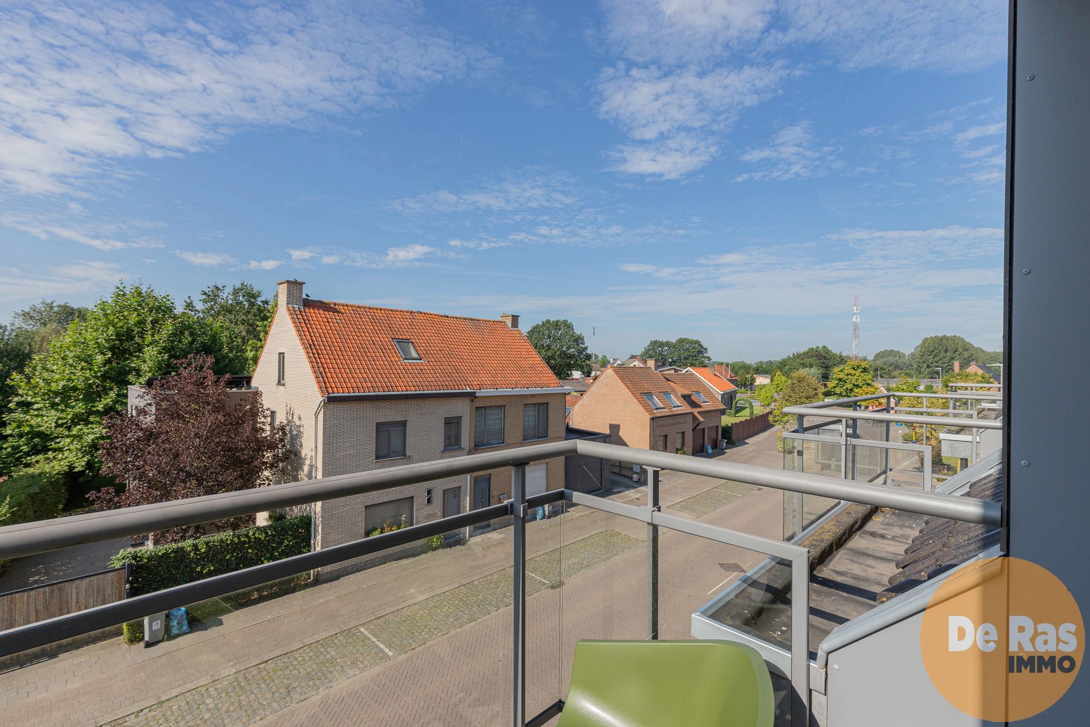 LOKEREN - Instapklaar appartement met terras en garage! foto 12