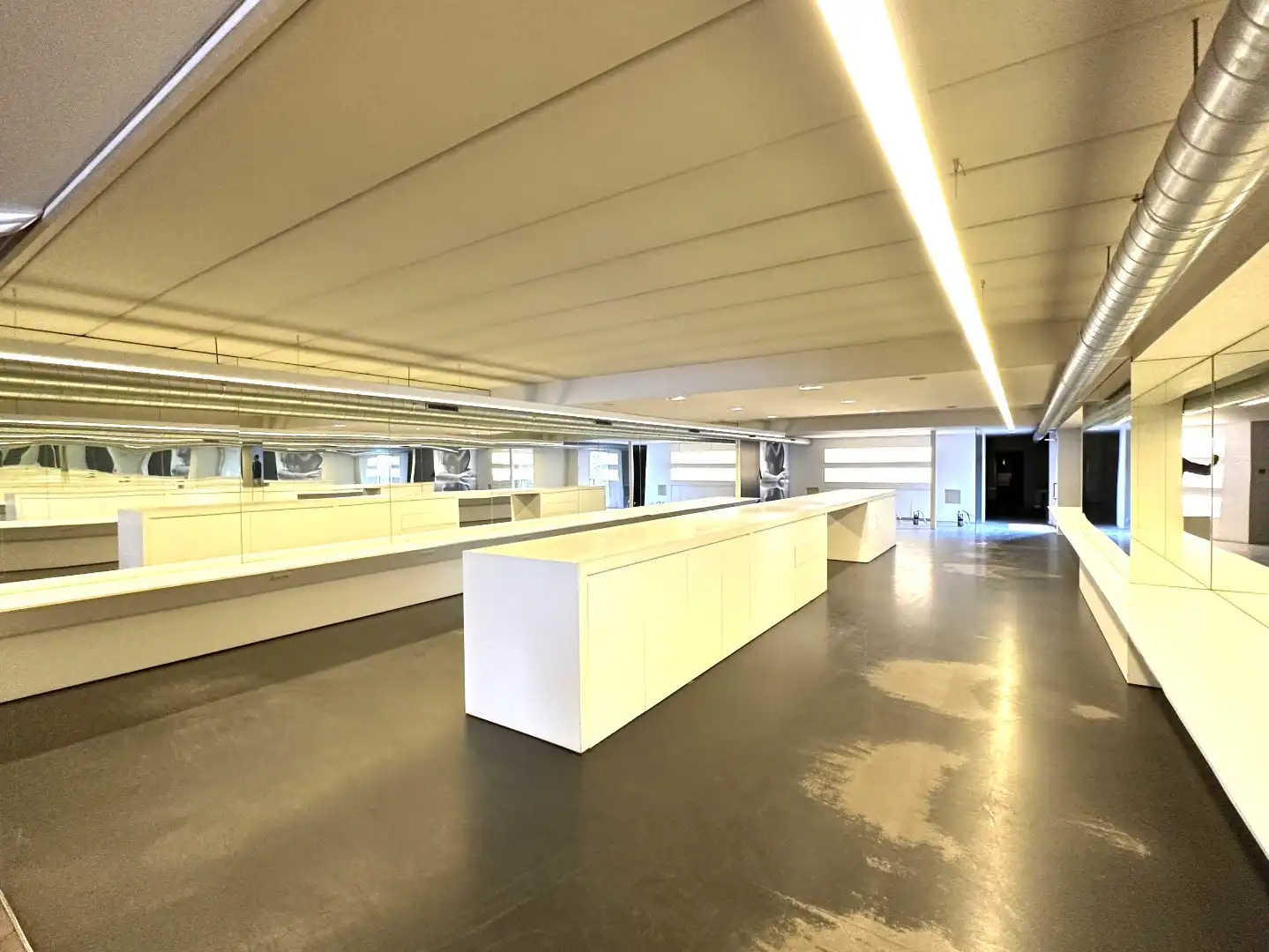 Handelspand: winkel / kantoor, instapklaar, (300 m²), mét parking, Torhout foto 7