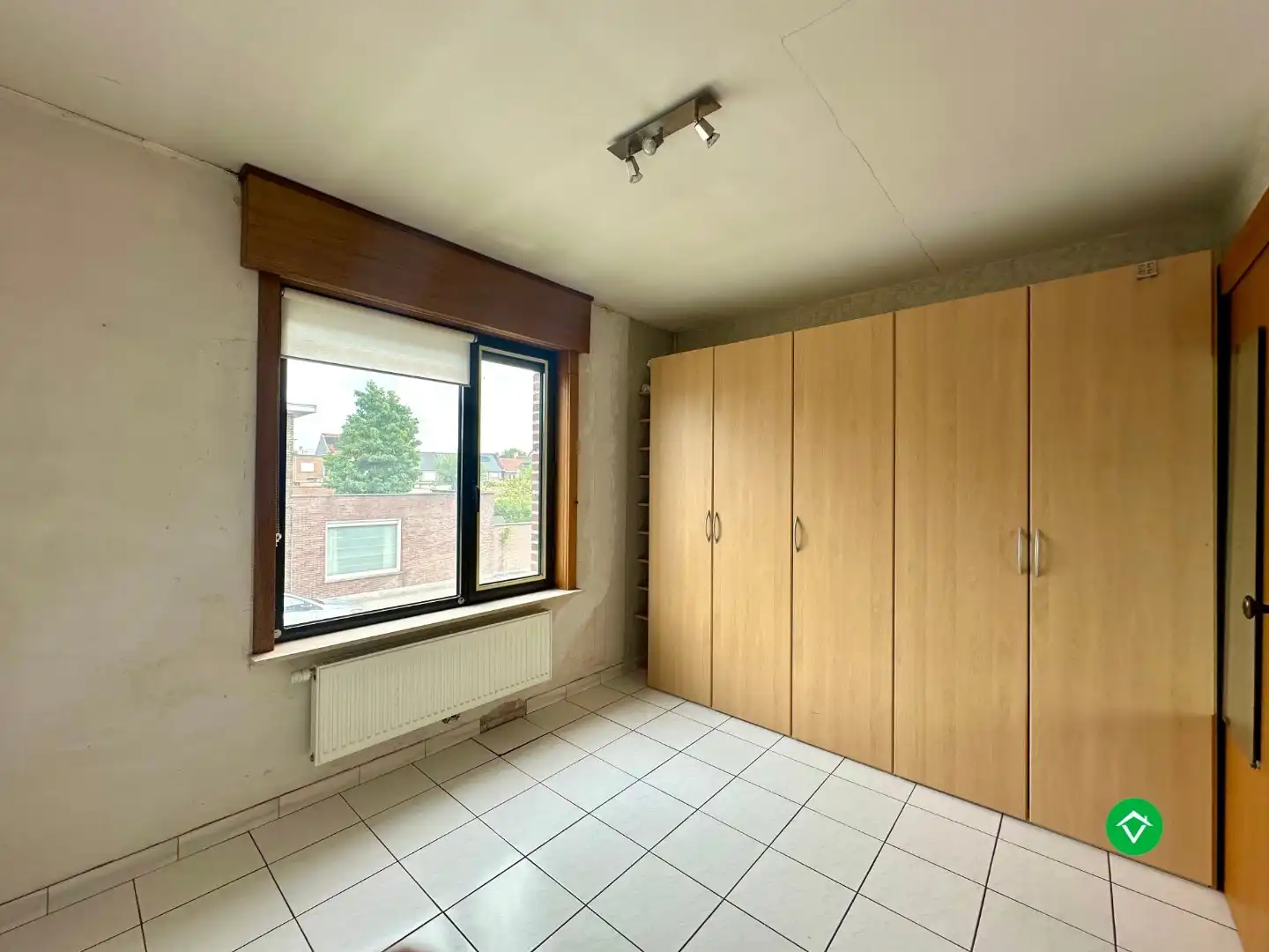 Ruim duplexappartement met terras en garage nabij centrum Roeselare foto 10