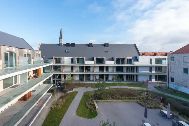 Luxe-assistentieflat gelegen op de 3e verdieping in de residentie Clarenhof te Nieuwpoort-Stad. foto 4