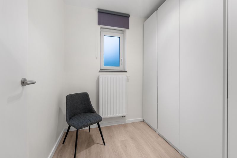 Roeselare-Centrum – UNIEK woonconcept gelijkvloers appartement met tuin, terras & garage in hippe wijk OVERSTATIE foto 8