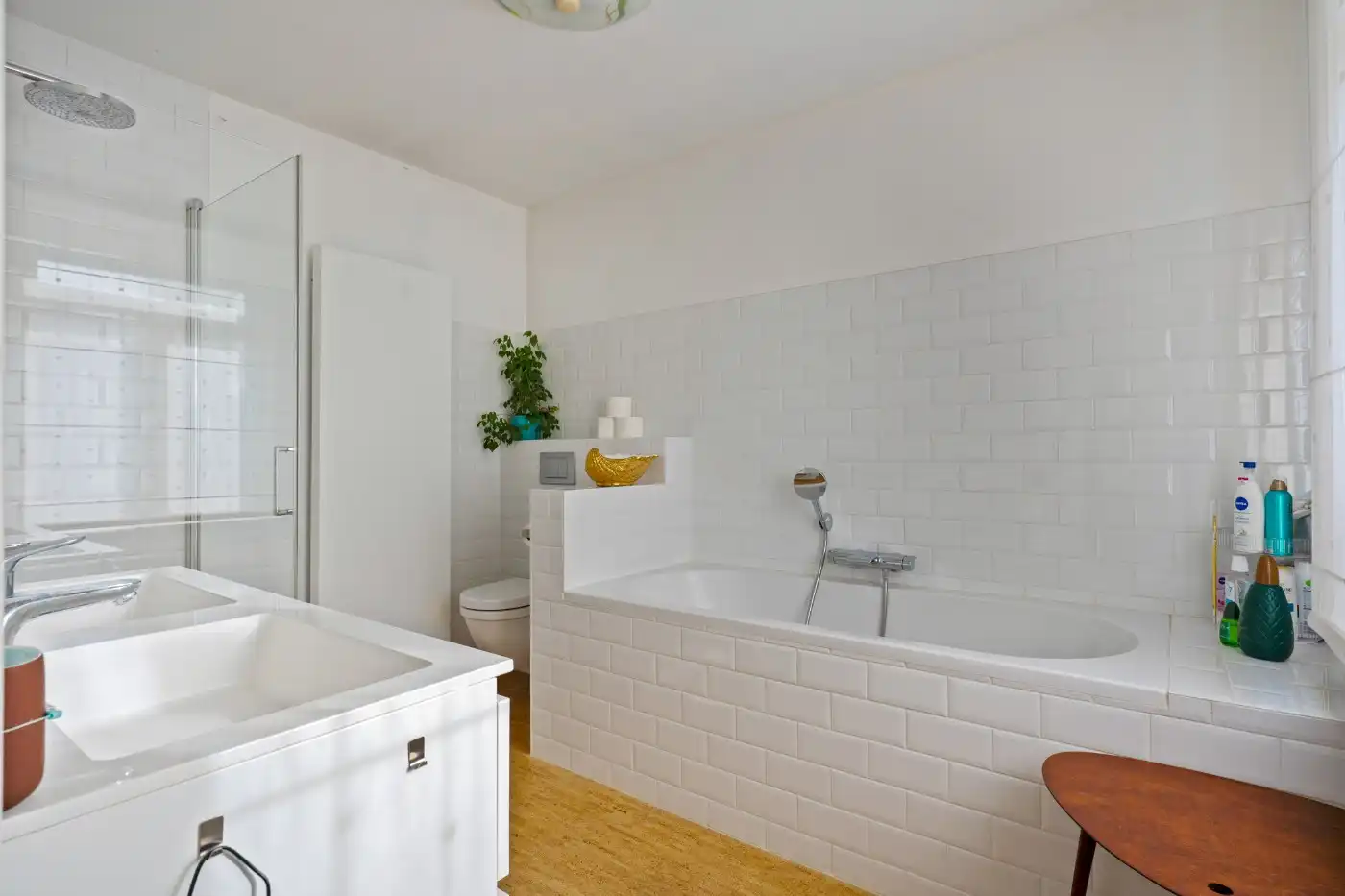 Prachtig gerenoveerde, authentieke woning met 4 slpk. en tuin foto 19