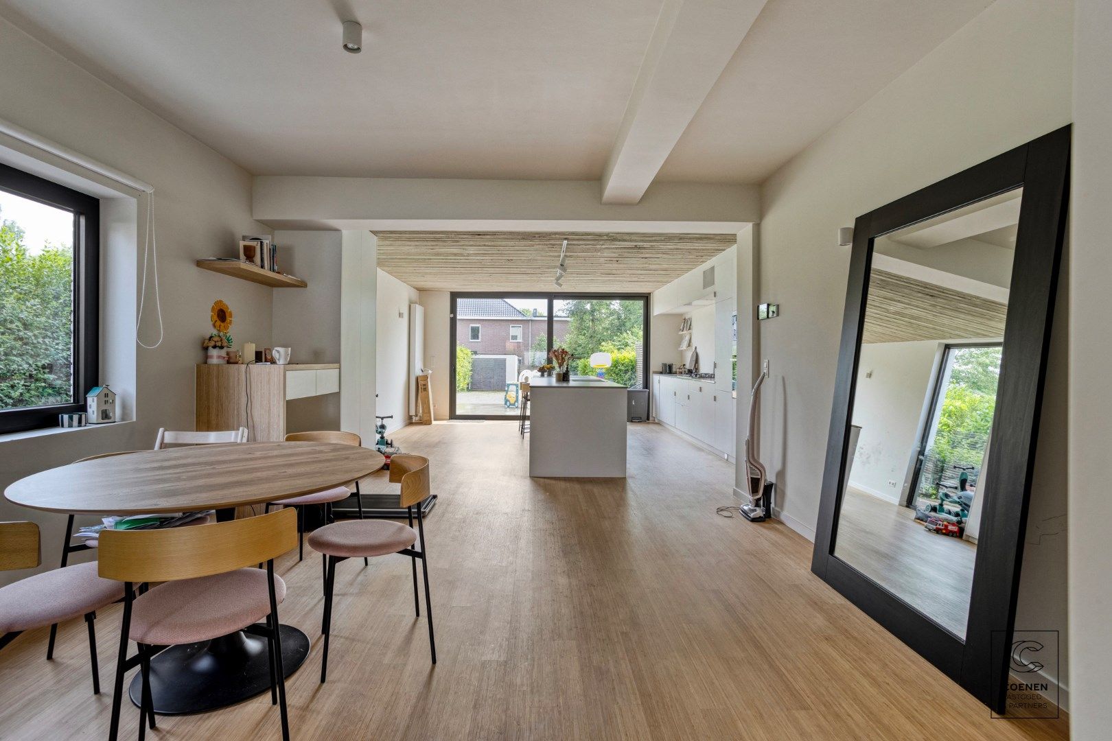 Prachtig volledig gerenoveerde woning met 3 slaapkamers op een TOPlocatie te Schilde! foto 4