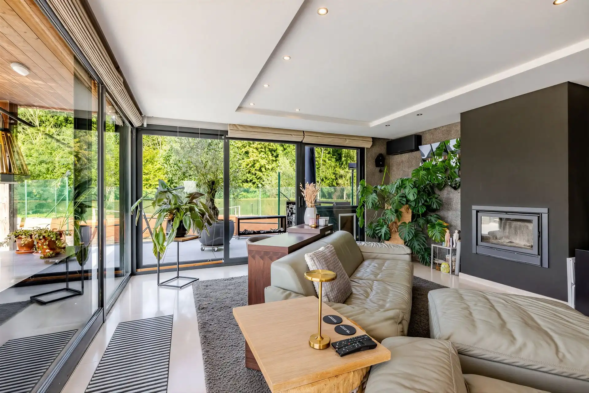 Exclusieve woning met 5 slaapkamers, tennisplein, poolhouse en ruime tuin foto 7
