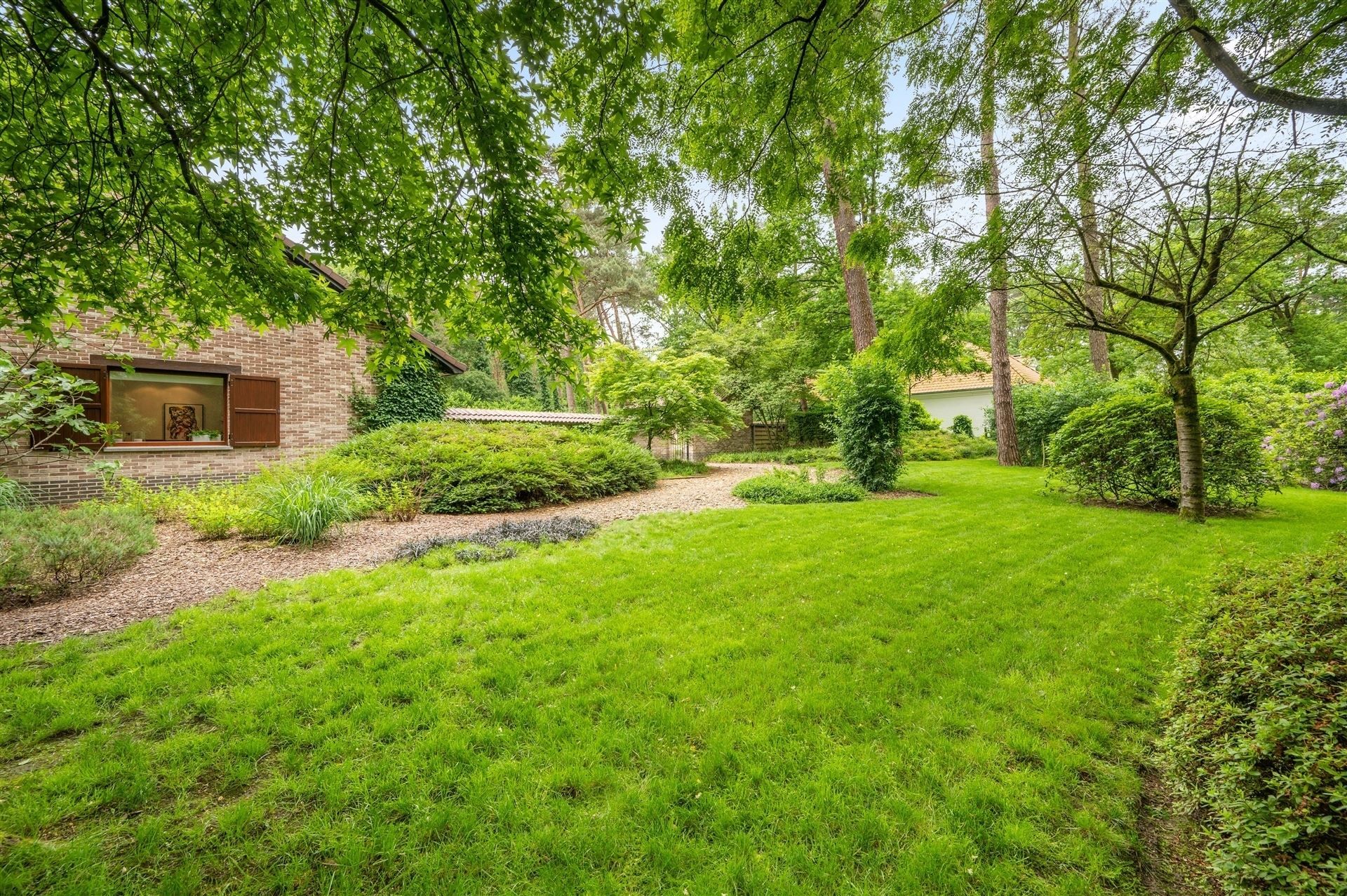 Prachtige villa met een mooie en zeer goed onderhouden tuin foto 9