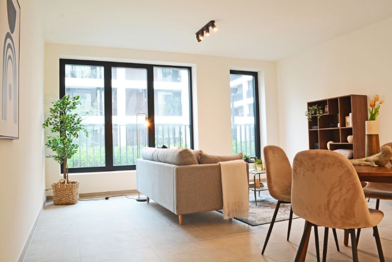 Te koop instapklaar 2 slpk  appartement met terras in centrum Roeselare. foto {{pictureIndex}}