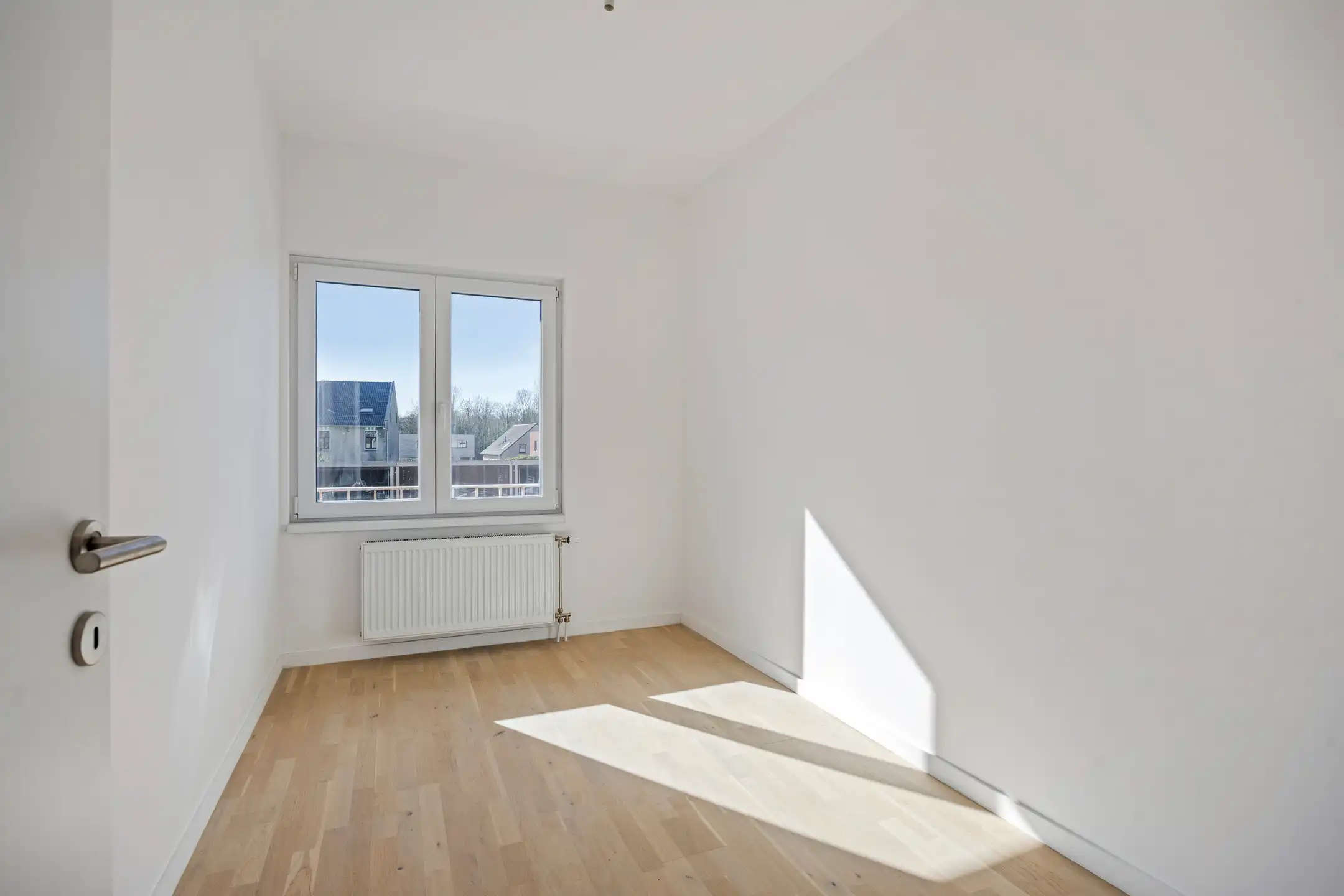Gelijkvloers, gerenoveerd appartement met 2 slaapkamers foto 11