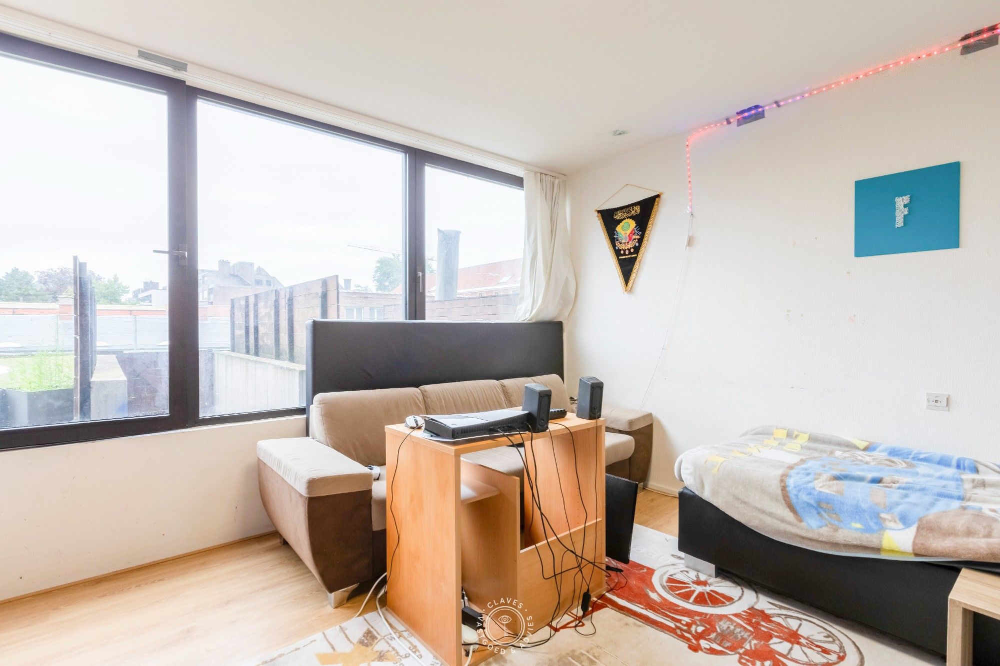 Appartement met drie slaapkamers op een goede locatie met twee ruime terrassen. foto 8