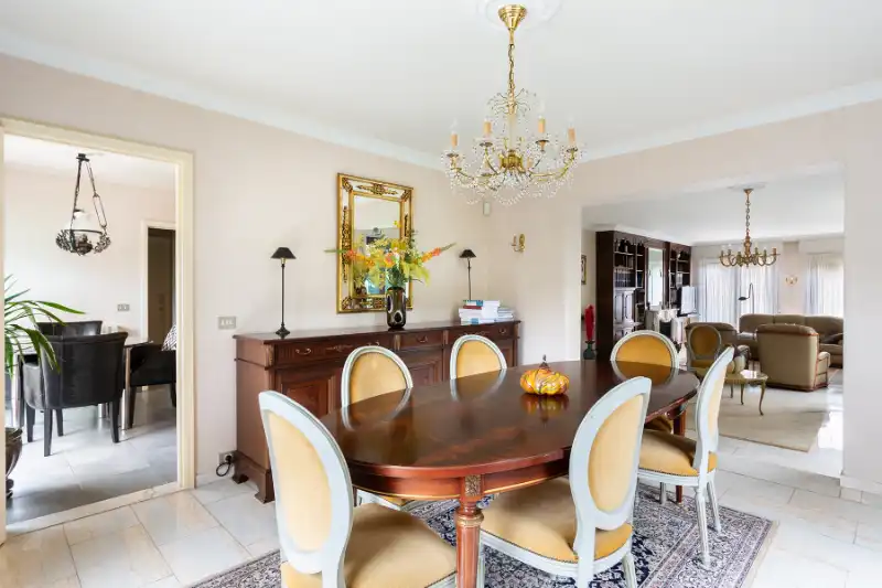 Stijlvolle villa op toplocatie, een zee van ruimte, privacy! foto 8