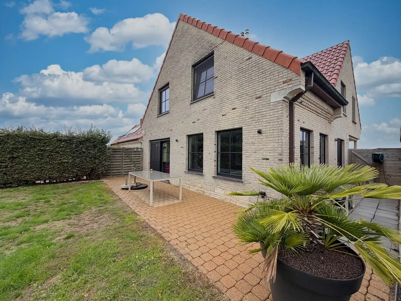 Unieke, lichtrijke gezinswoning met zonnige tuin foto {{pictureIndex}}