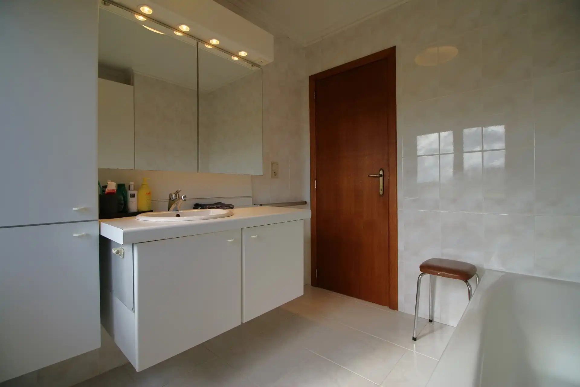 Ruime bel-étagewoning met tuin in rustige omgeving foto 16