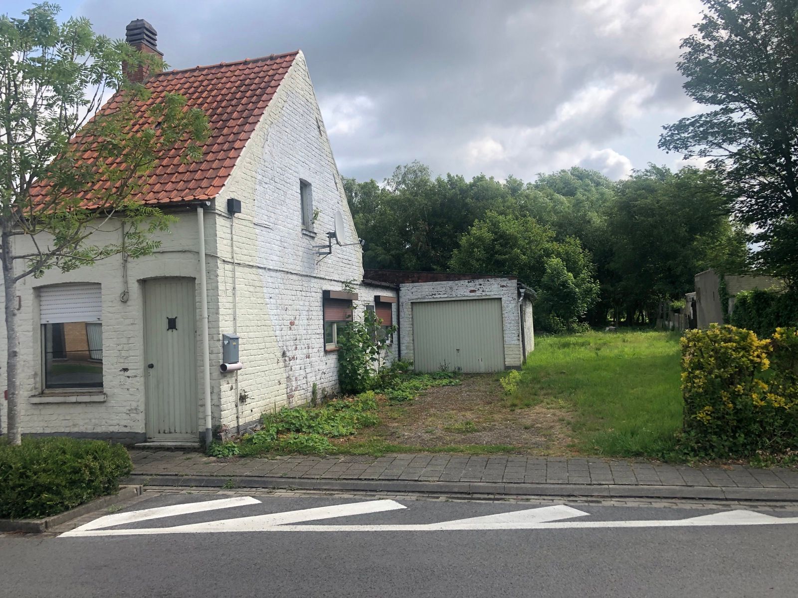 Rustig gelegen woonst op mooi woonperceel te koop in Bekegem foto {{pictureIndex}}
