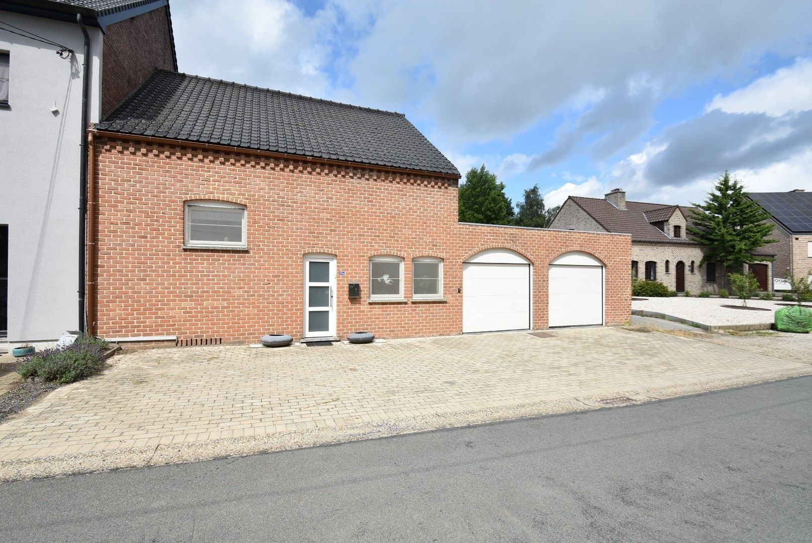 Knap gerenoveerde woning met 3 slaapkamers en tuin  foto {{pictureIndex}}