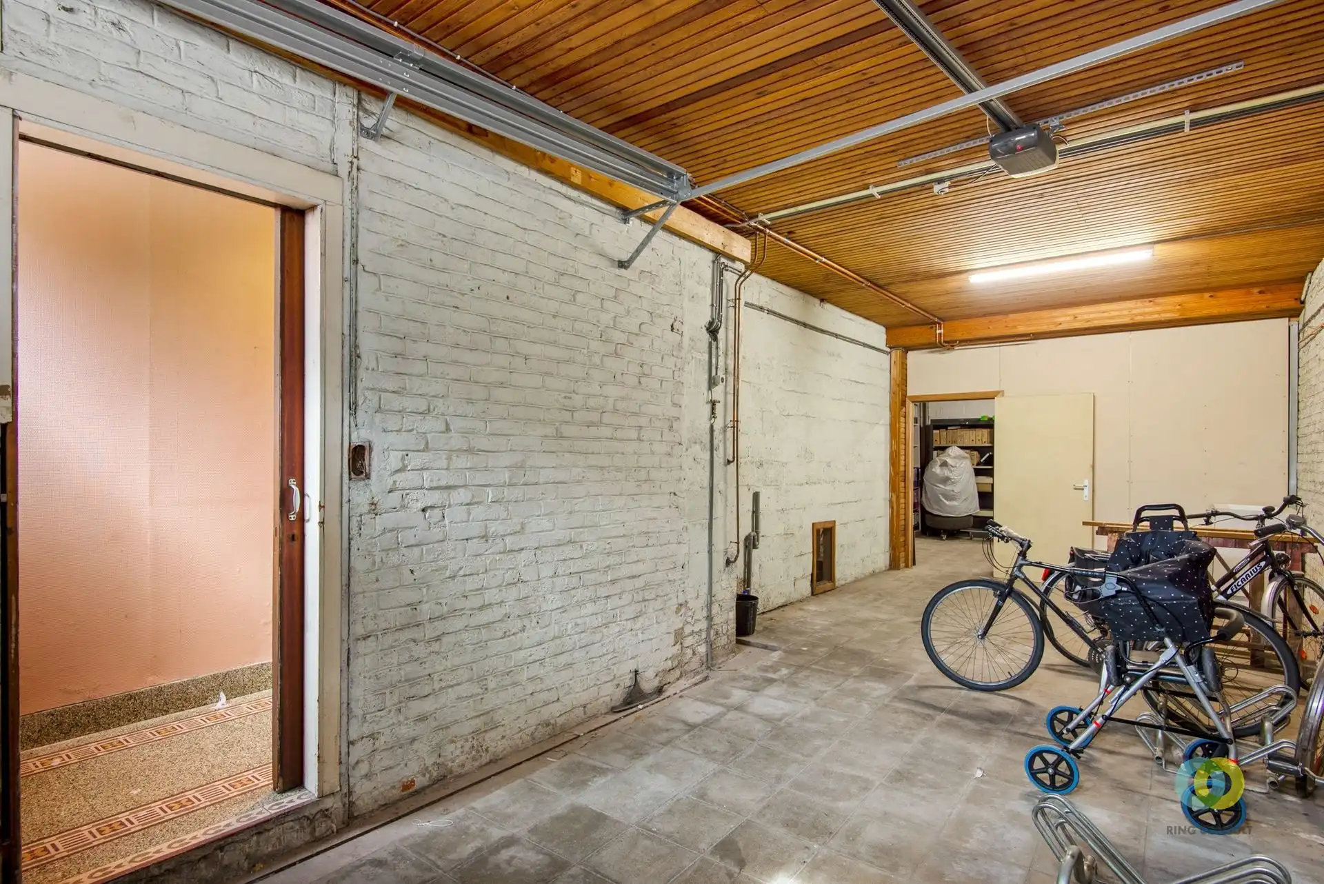 Bel-étage woning met grote garage foto 14