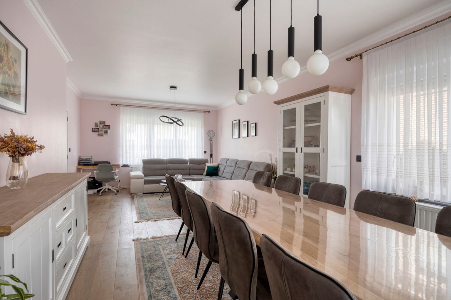 Ruime en gerenoveerde 3-gevelwoning met 4 slaapkamers foto 4
