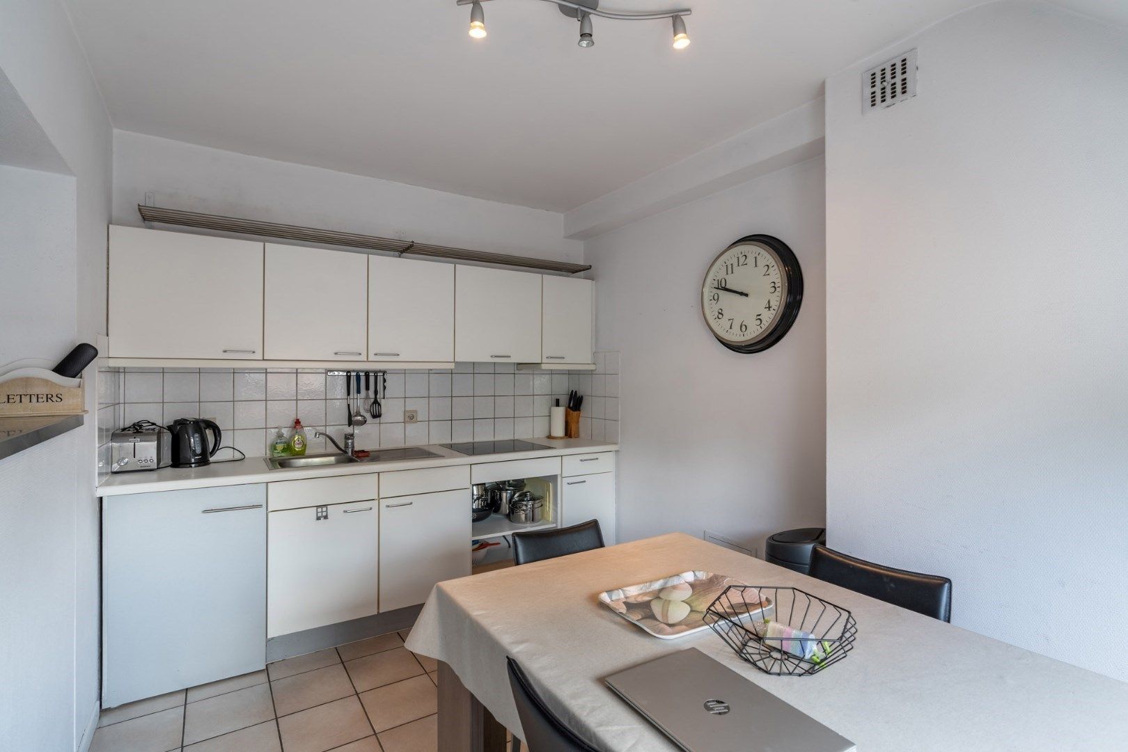 Gezellig 1-slaapkamer appartement in hartje Bilzen foto 3