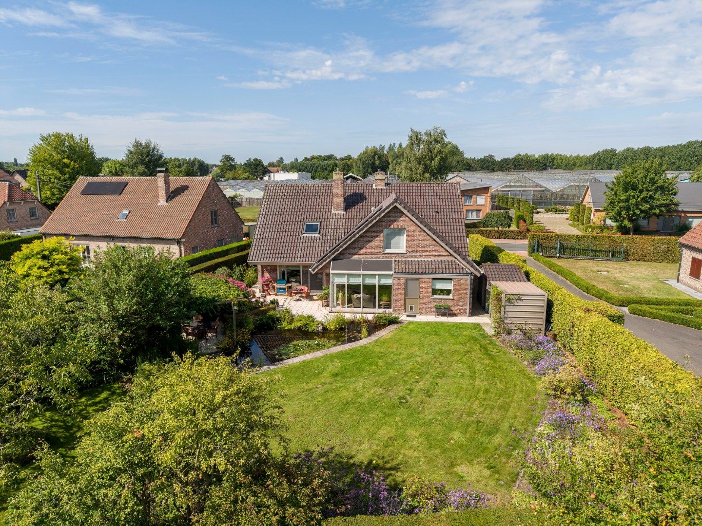 Tijdloze, instapklare, ruime villa met 4 slaapkamers foto {{pictureIndex}}