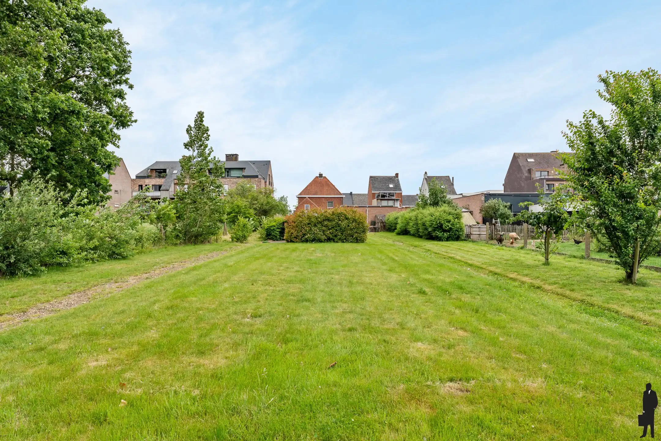 Ruime instapklare woning met garage en open zicht op 1849m². foto 16
