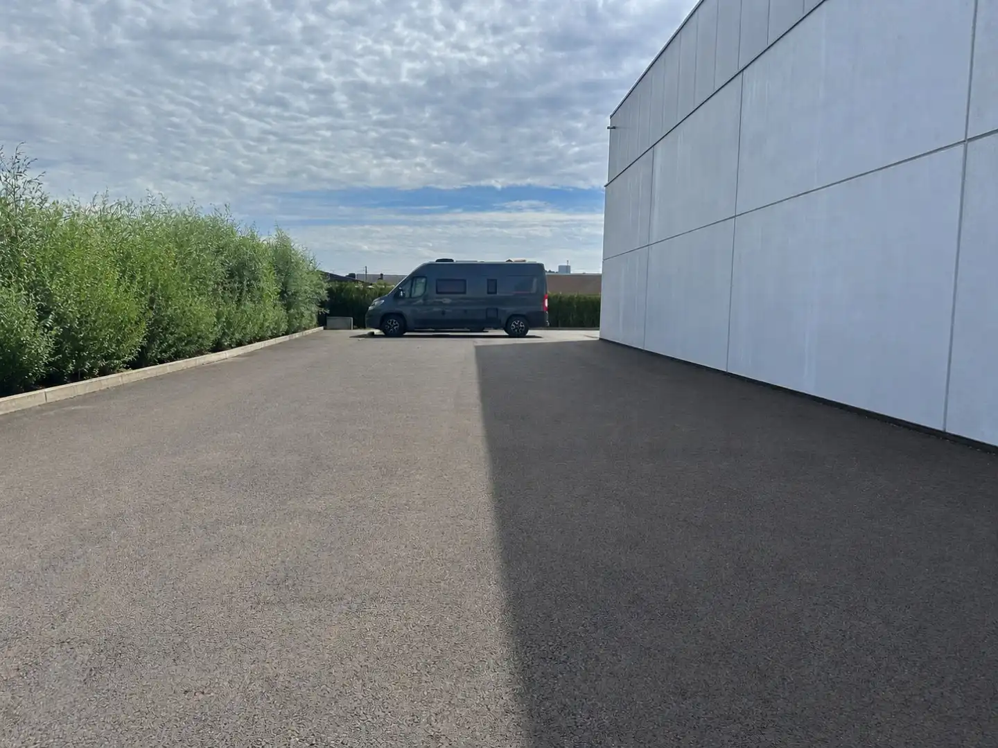 Prachtige kantoorruimte, 275 m², met private parking, gunstig gelegen te Torhout. foto 3