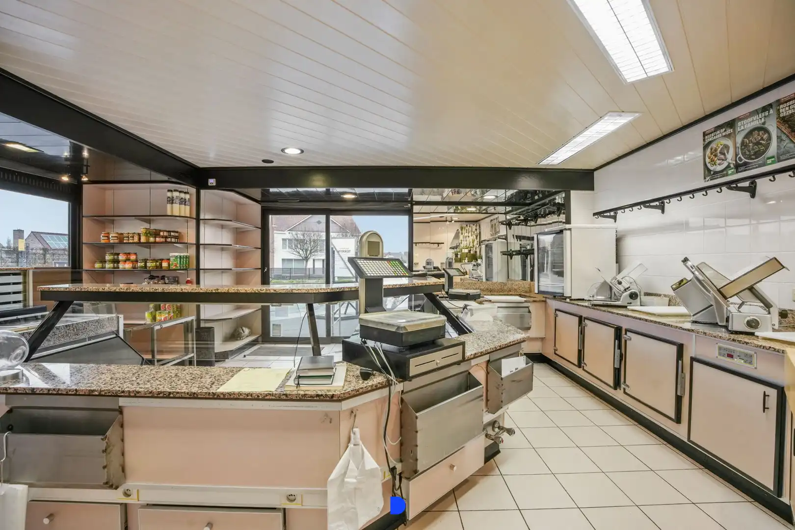 Handelspand met woonst op commerciële ligging. foto 5