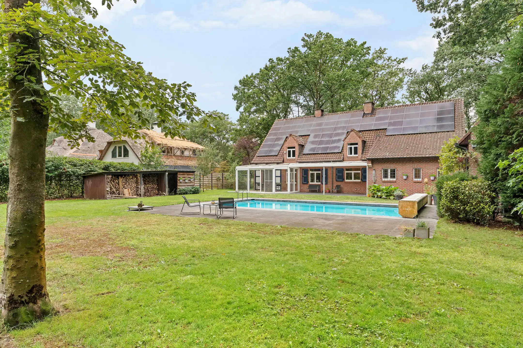Ruime villa in bosrijke omgeving op een perceel van ca. 3.320m² met zwembad foto 36
