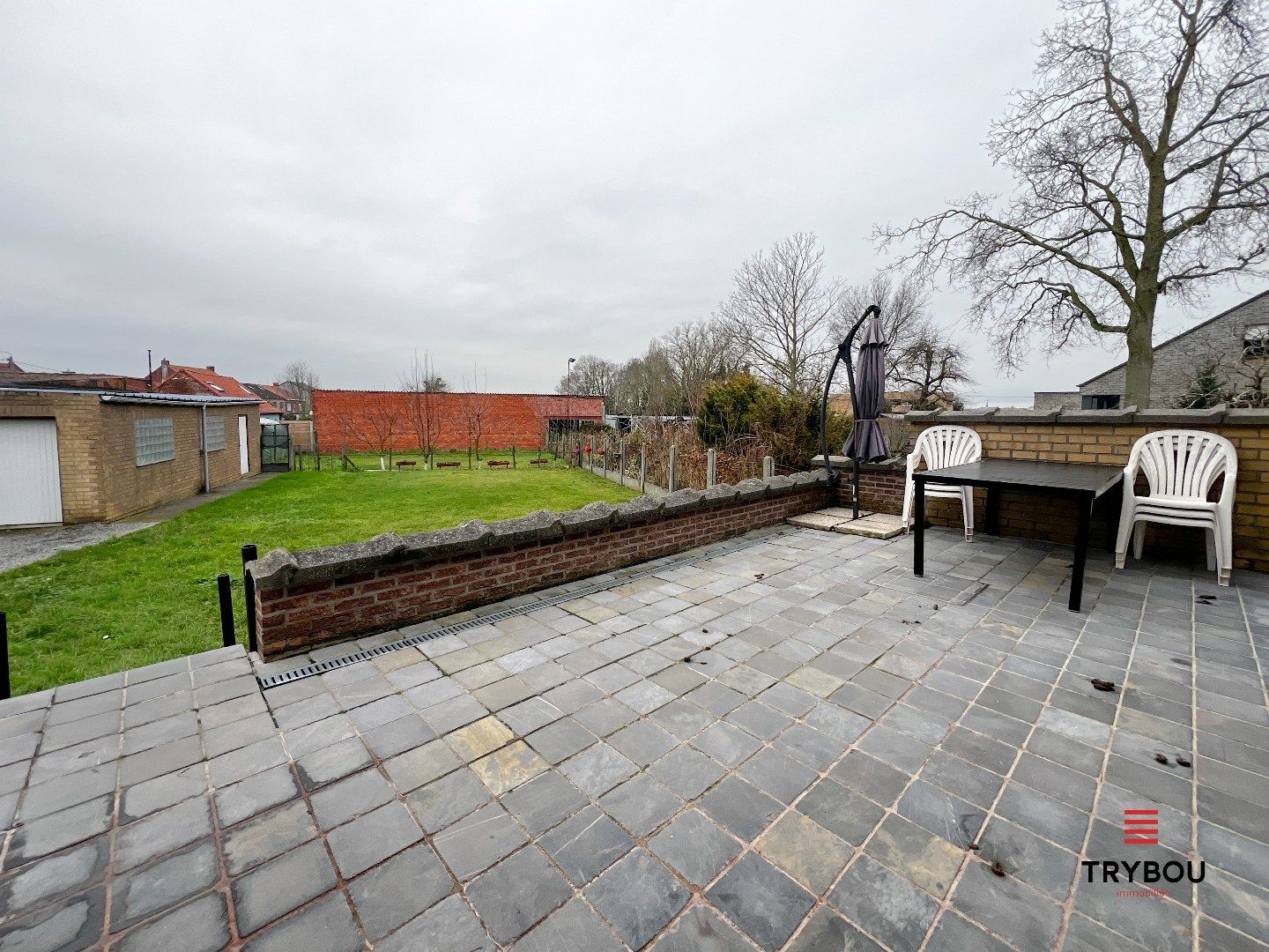 Ruime woning met garage, tuin en drie slaapkamers foto 5