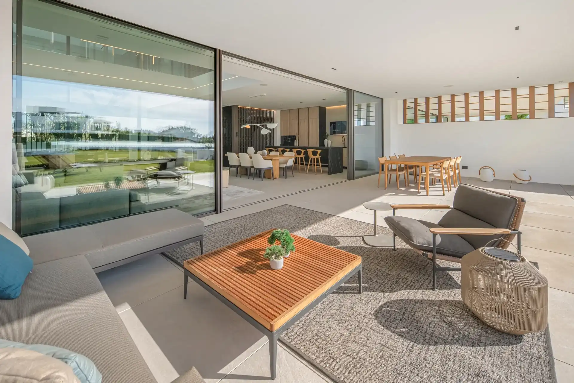 Exclusieve villa met resortgevoel in het meest prestigieuze deel van Marbella foto 37