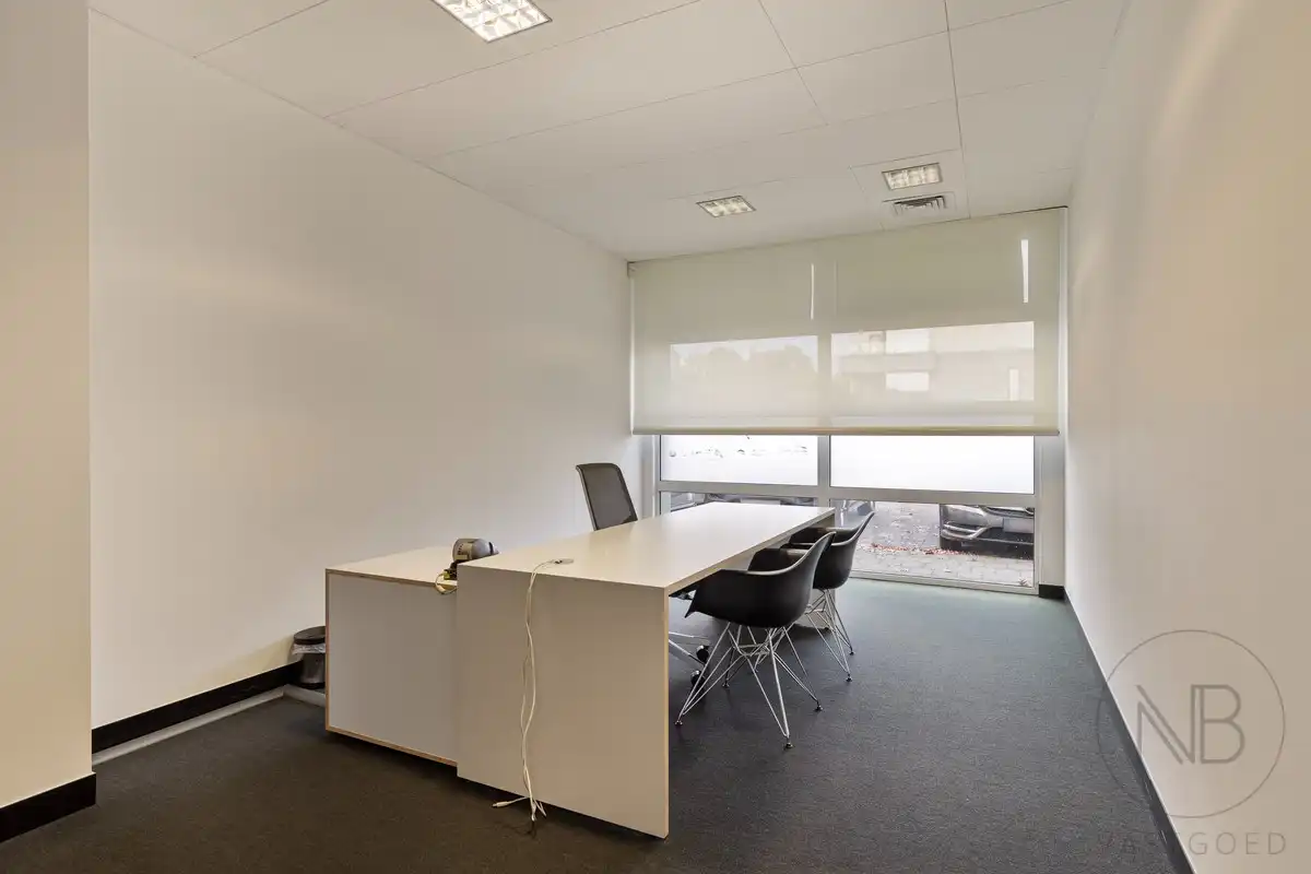 Instapklare en goed gelegen kantoorruimte foto 33