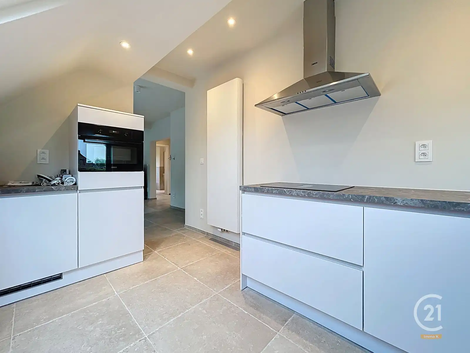 Volledig gerenoveerd (handels)huis met woonst op toplocatie! foto 9