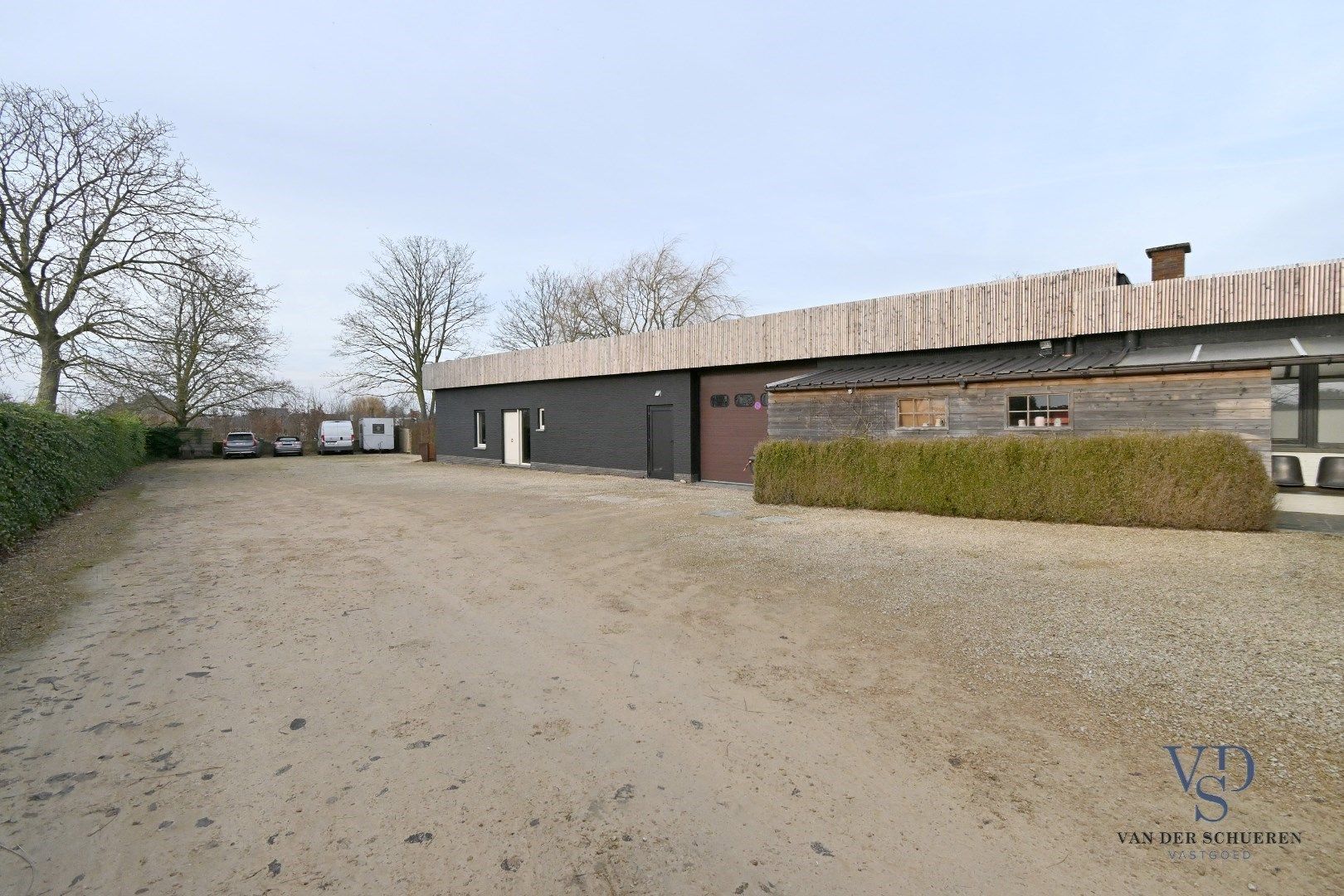 Feestzaal met uitzonderlijke woongelegenheid. foto 37