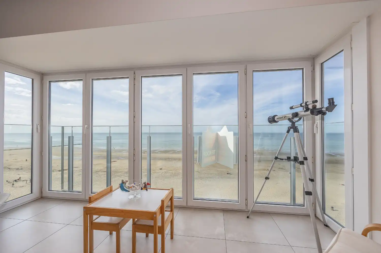 Prachtig gerenoveerd appartement in gerenoveerd gebouw met frontaal zeezicht! foto 2