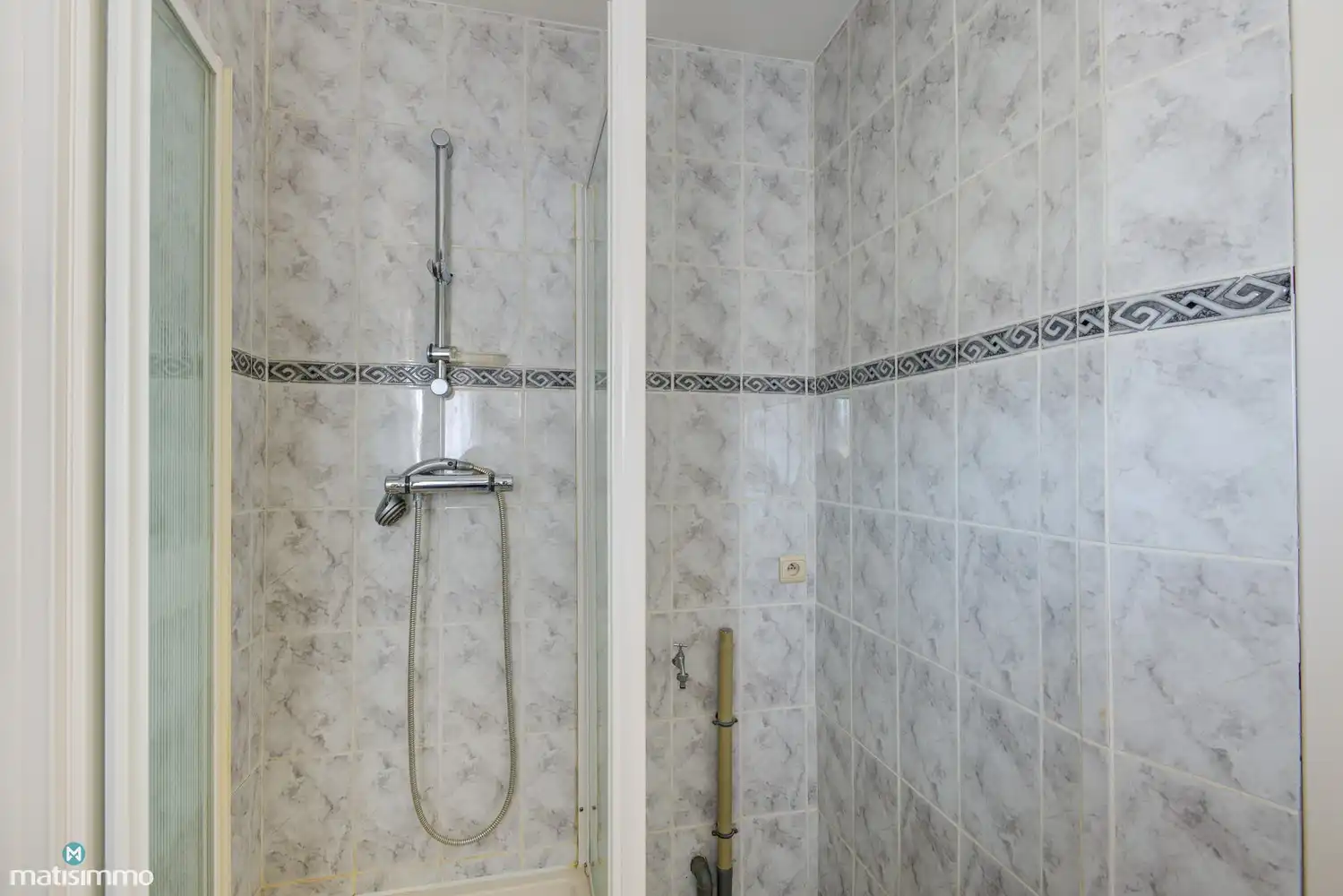 RUIM APPARTEMENT MET 3 SLAAPKAMERS, BALKON, KELDERBERGING EN GARAGEBOX IN BEVERST foto 15