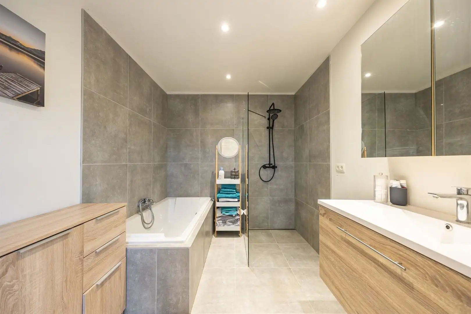 Woning met privé-staanplaats voor de deur foto 10