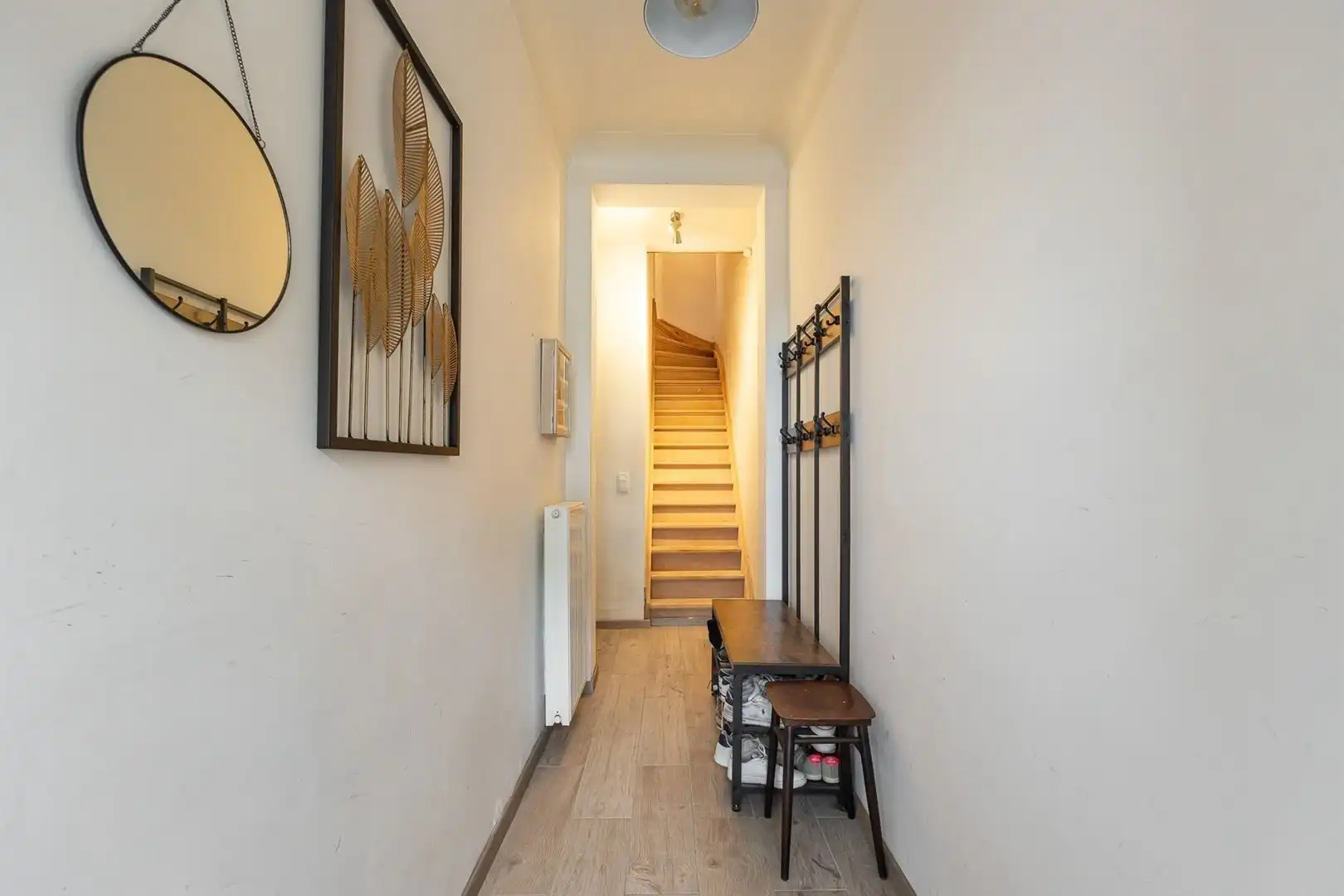 Woning met privé-staanplaats voor de deur foto 10