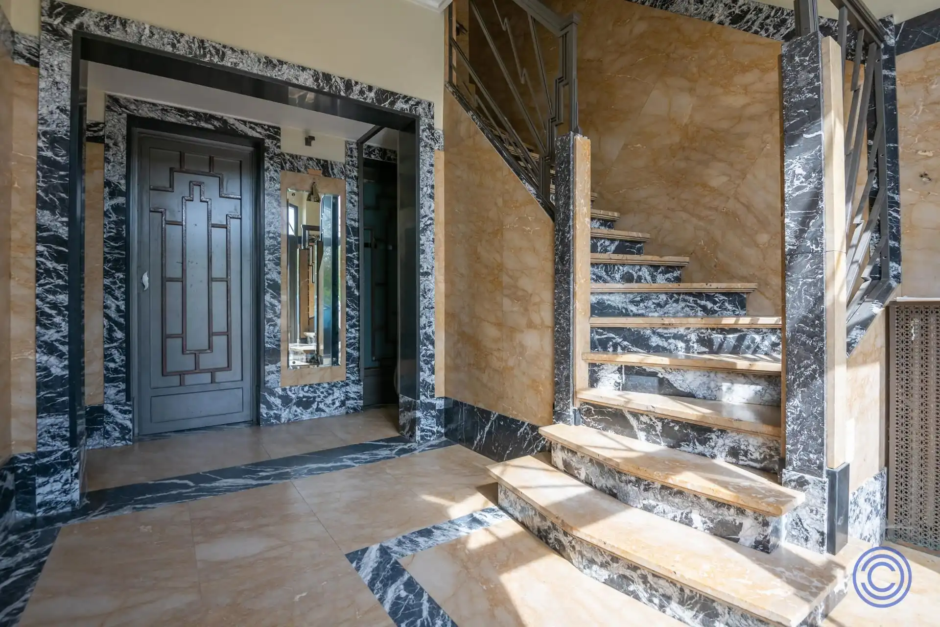 Karaktervol duplexappartement met terras in hartje Zurenborg! foto 18