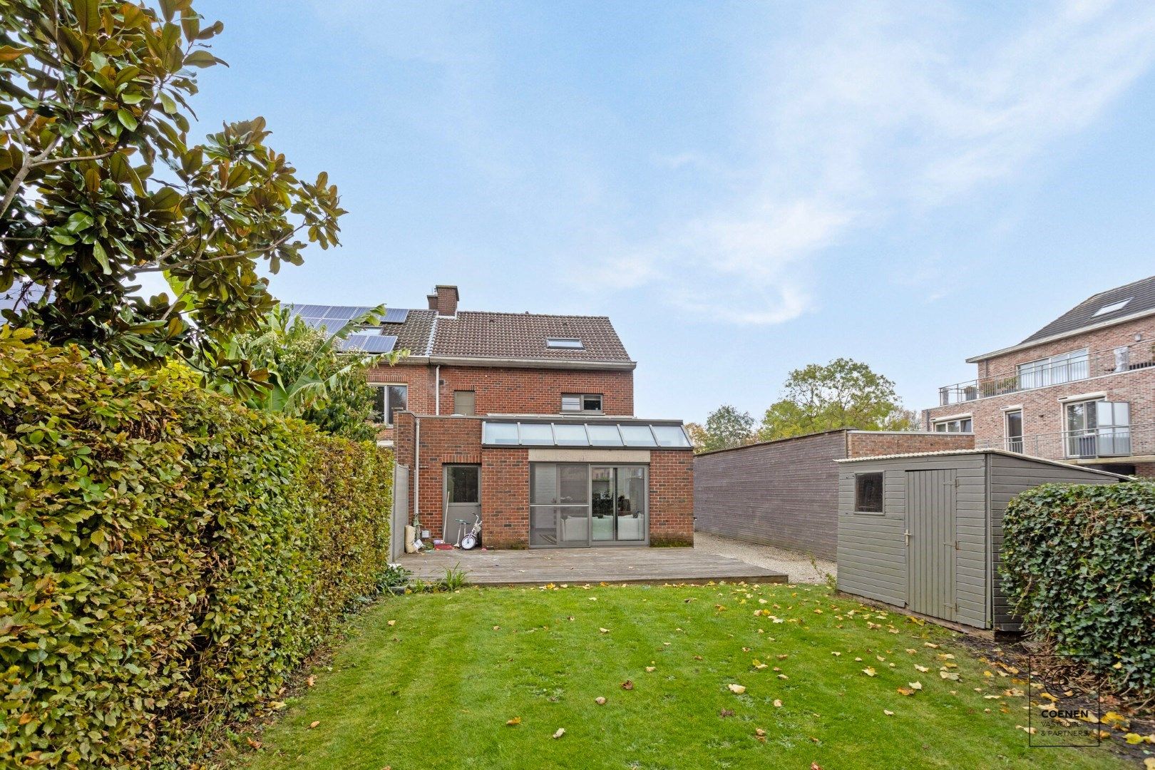 Ruime en instapklare woning met  4 slpk's en een bew opp van 214 m² te Wommelgem! foto {{pictureIndex}}